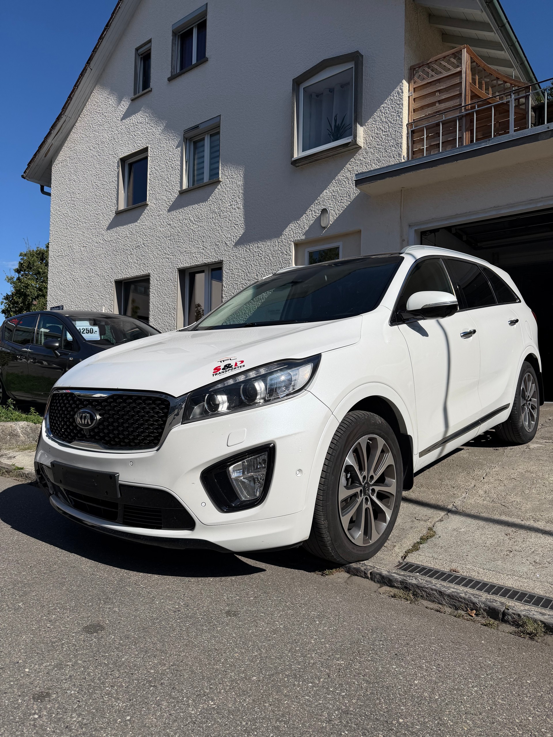 KIA Sorento 2.2 CRDI Style 7P. Automatic-image-0