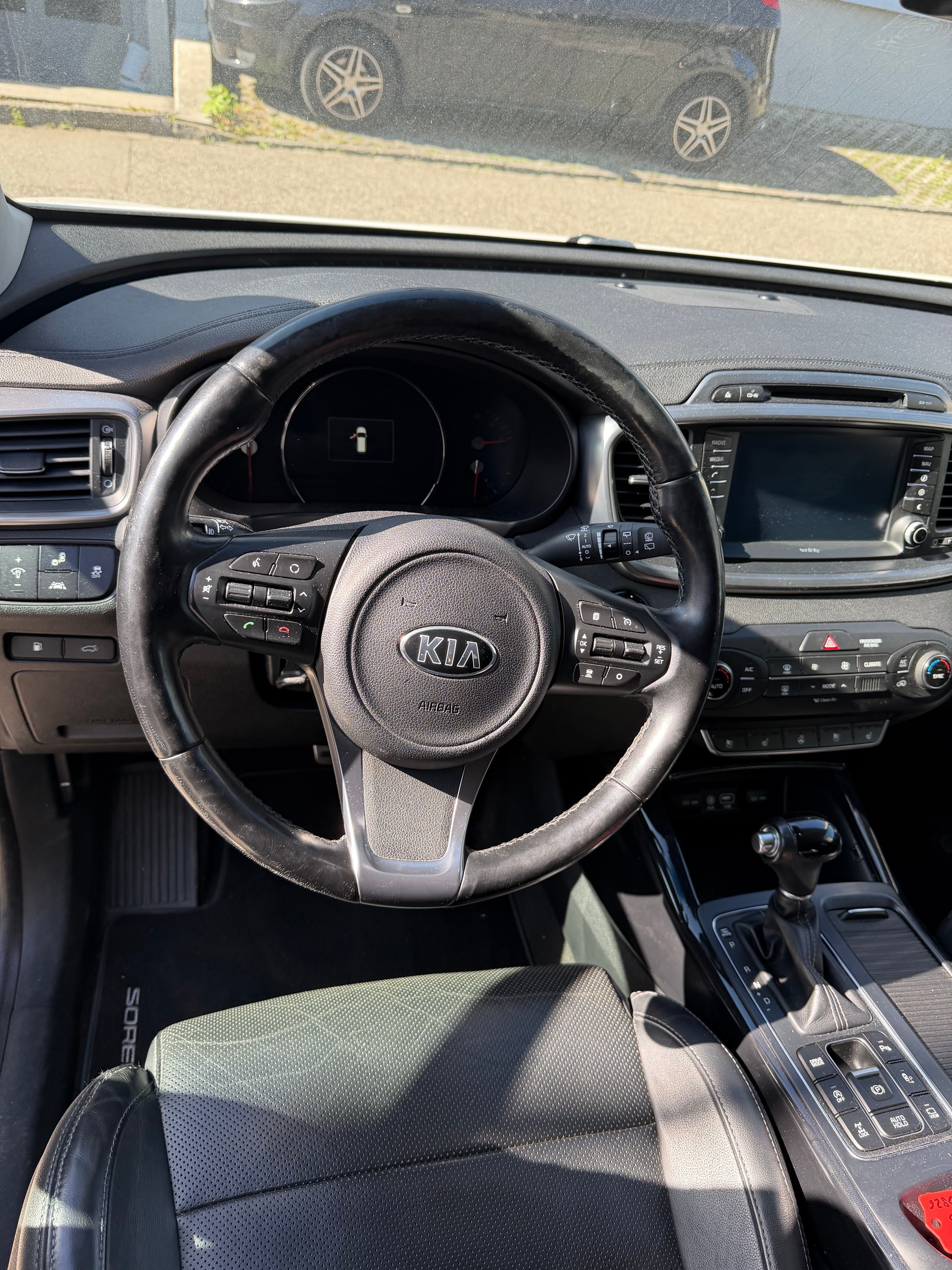 KIA Sorento 2.2 CRDI Style 7P. Automatic-image-13