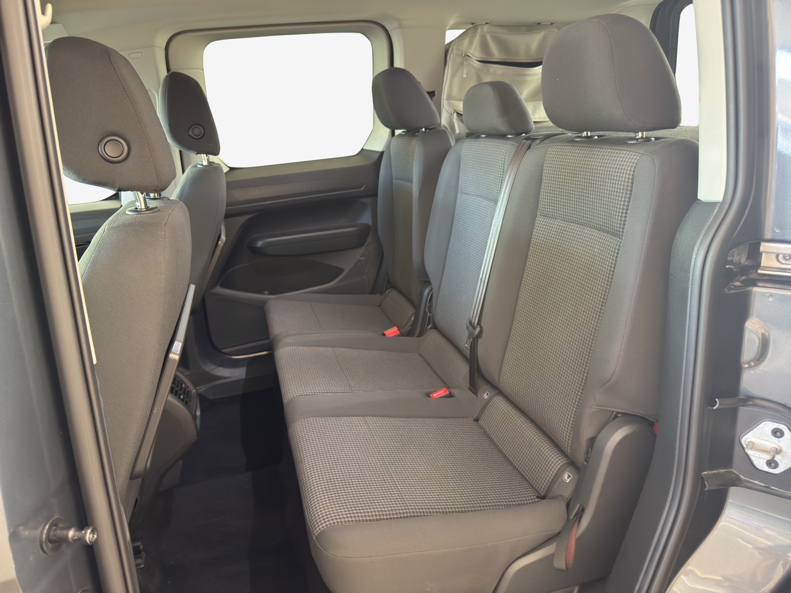 VW Caddy 2.0 TDI California DSG-image-11
