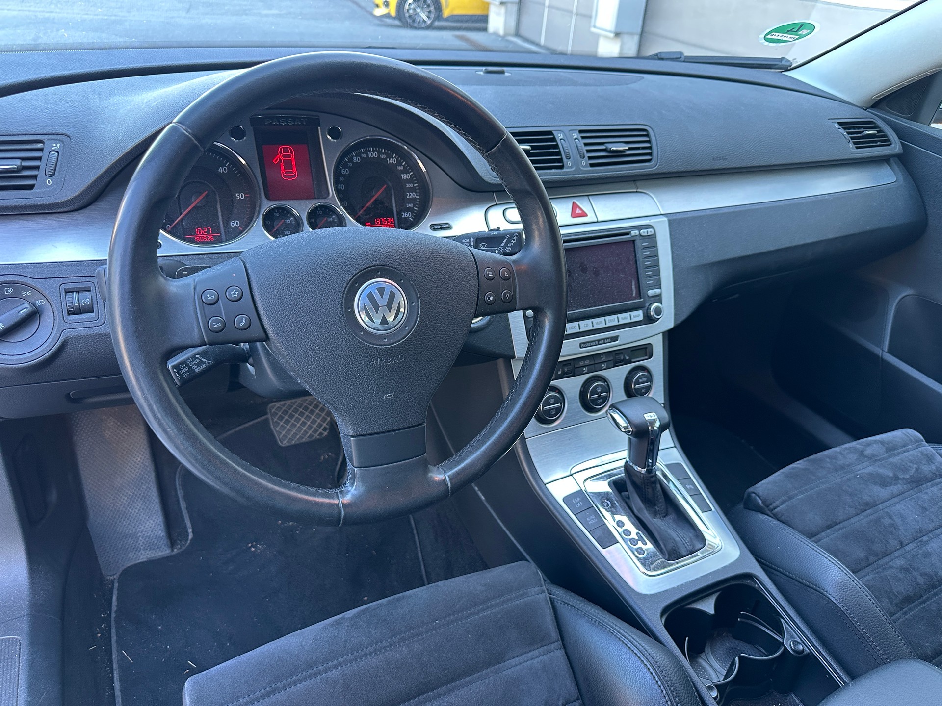 VW PASSAT-image-4