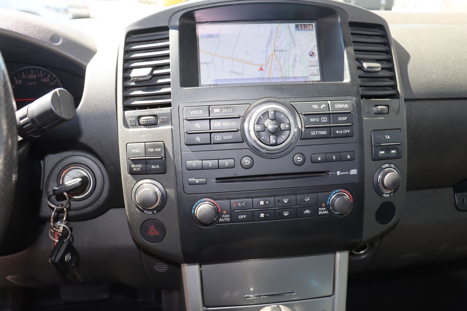 NISSAN Navara V6 Double Cab LE 3.0 dCi 4WD LB Automat-image-13