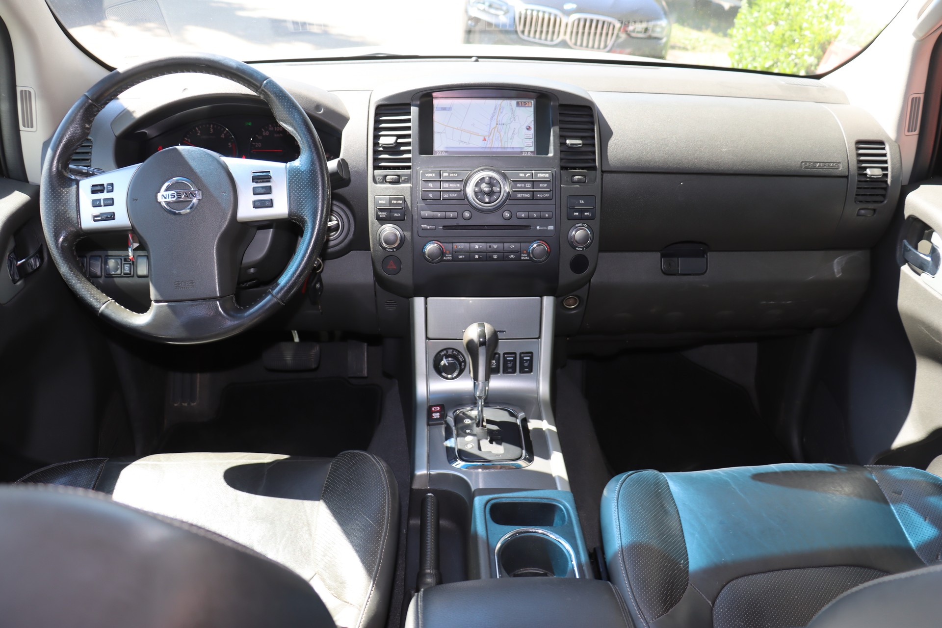 NISSAN Navara V6 Double Cab LE 3.0 dCi 4WD LB Automat-image-9