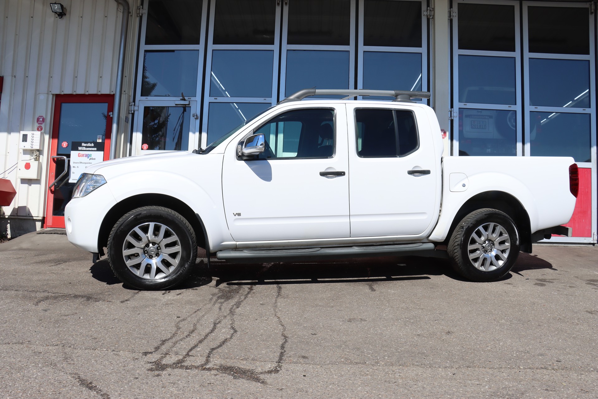 NISSAN Navara V6 Double Cab LE 3.0 dCi 4WD LB Automat-image-4