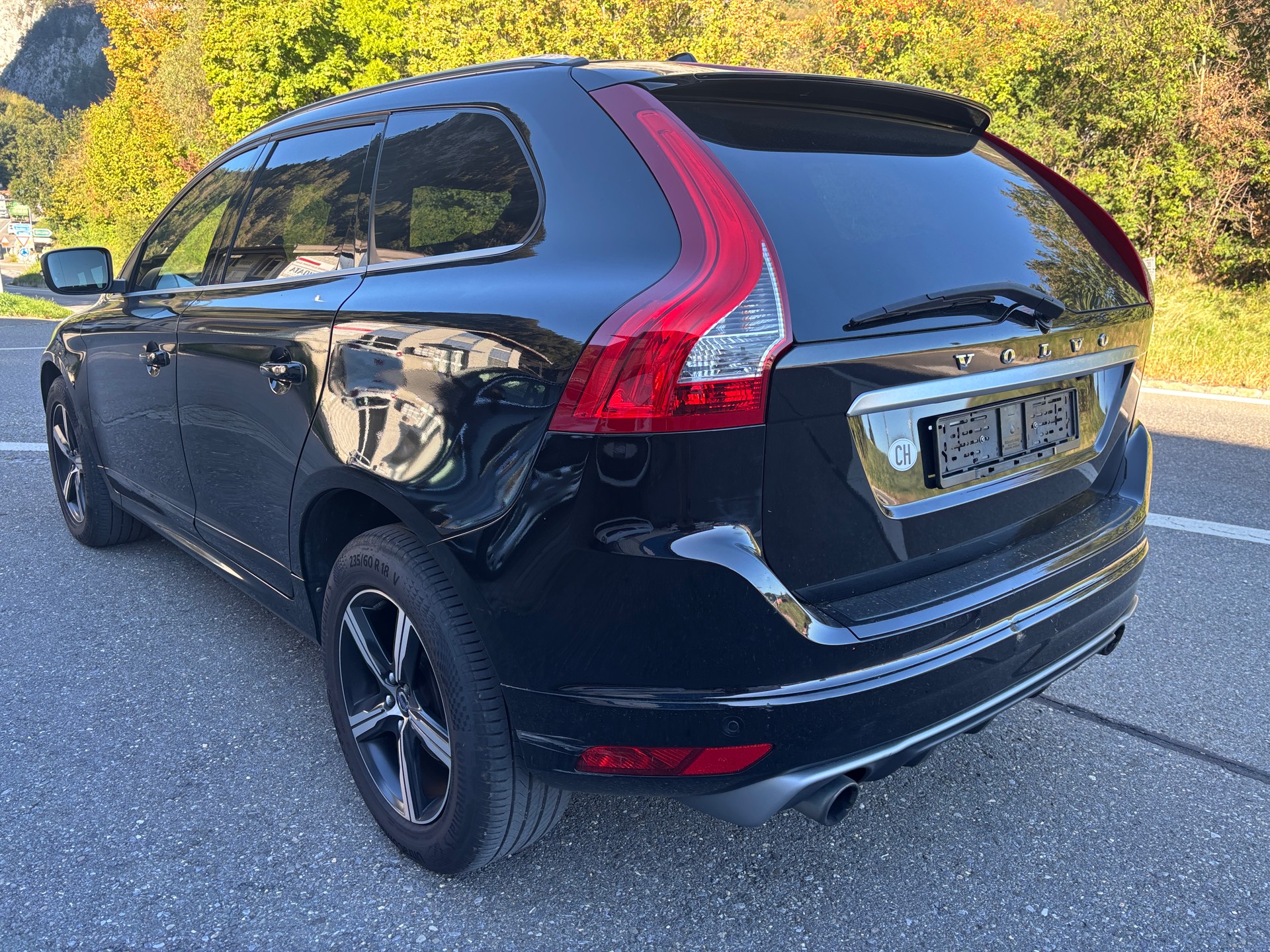 VOLVO XC60 T6 AWD Momentum R-Design Geartronic-image-8