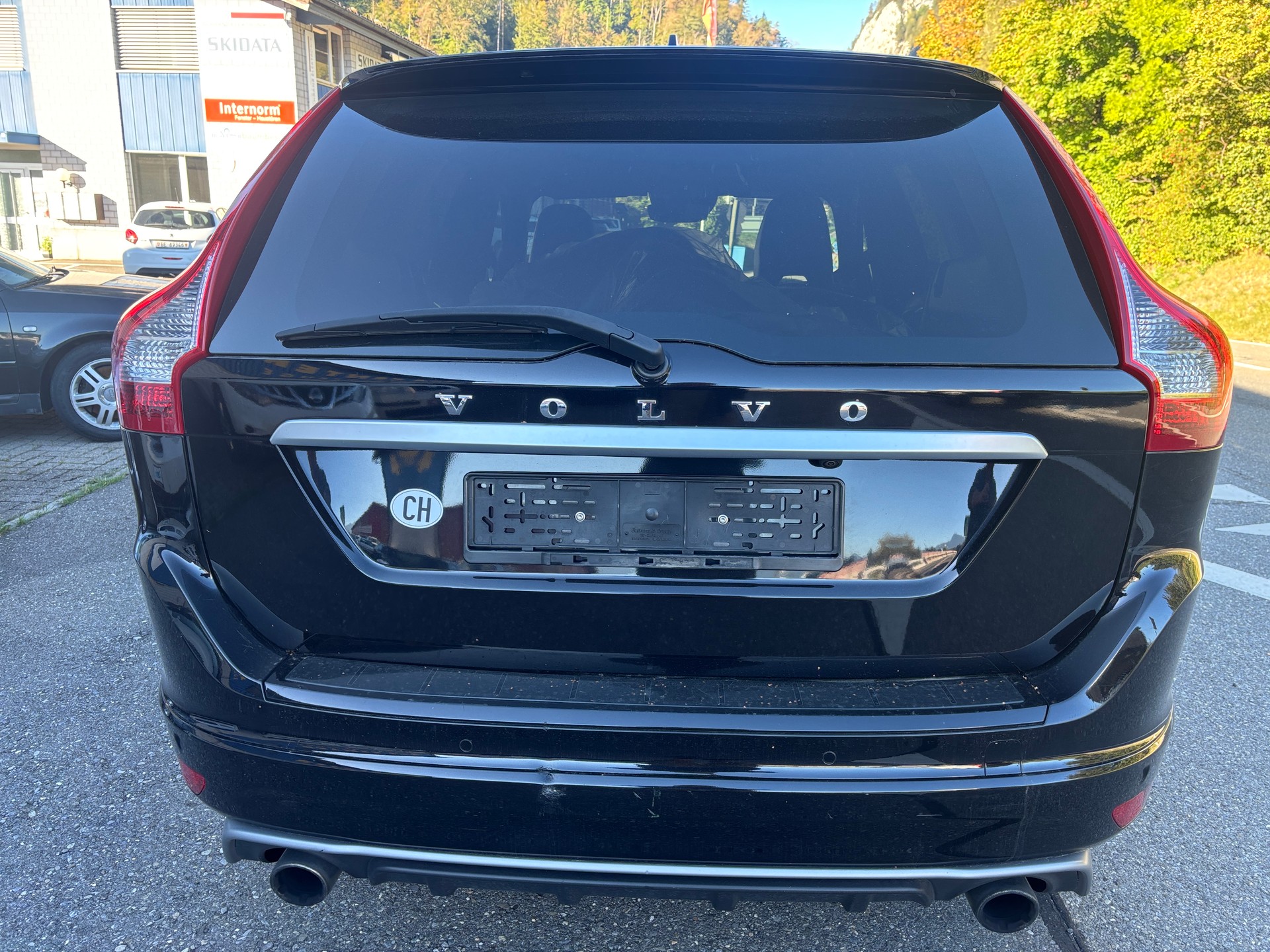 VOLVO XC60 T6 AWD Momentum R-Design Geartronic-image-7
