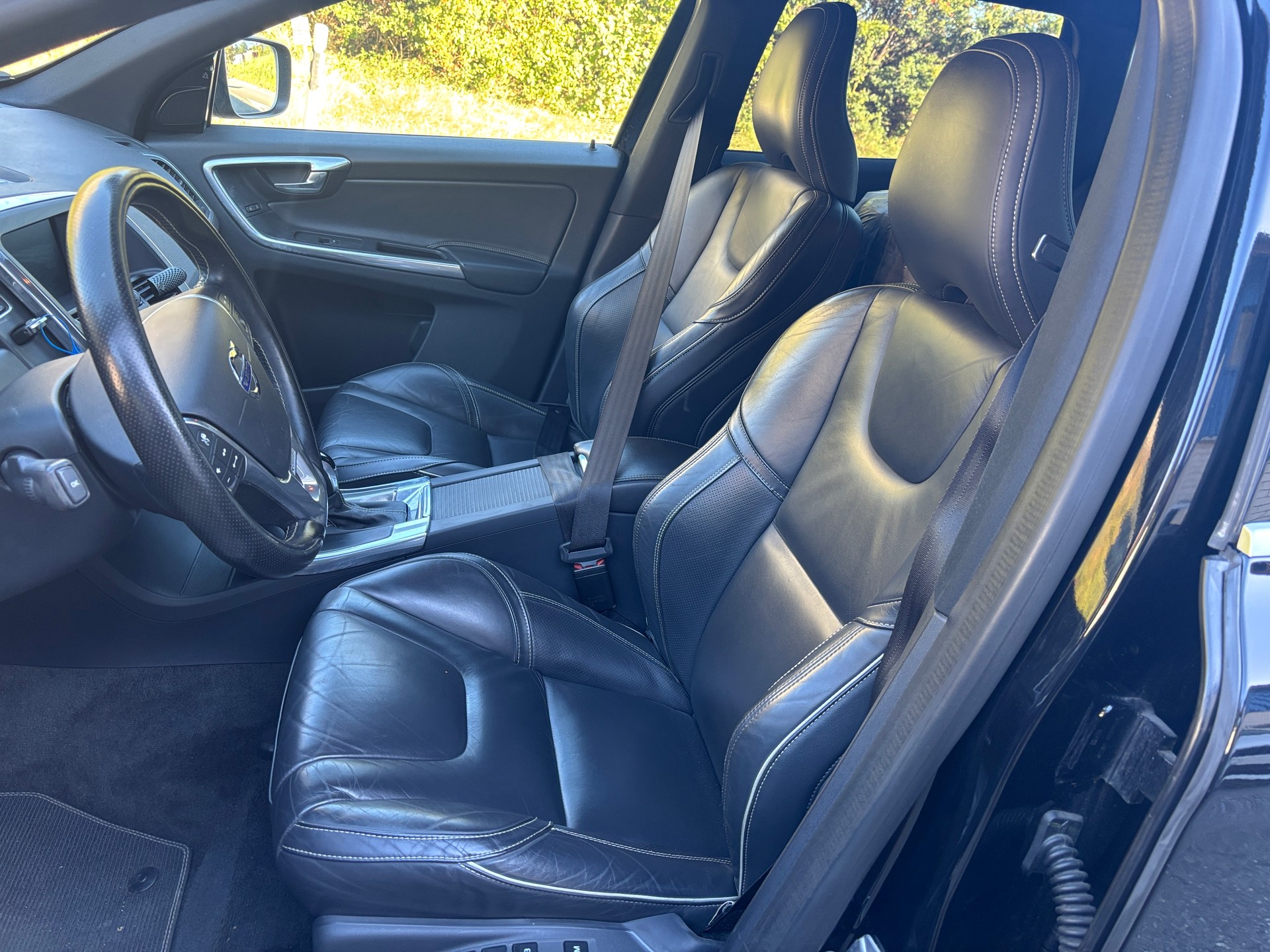 VOLVO XC60 T6 AWD Momentum R-Design Geartronic-image-9