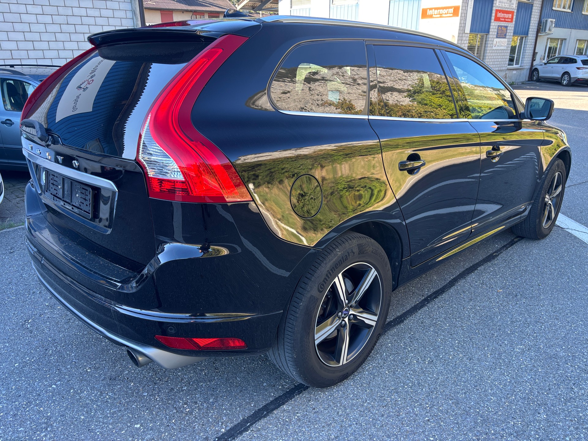 VOLVO XC60 T6 AWD Momentum R-Design Geartronic-image-6