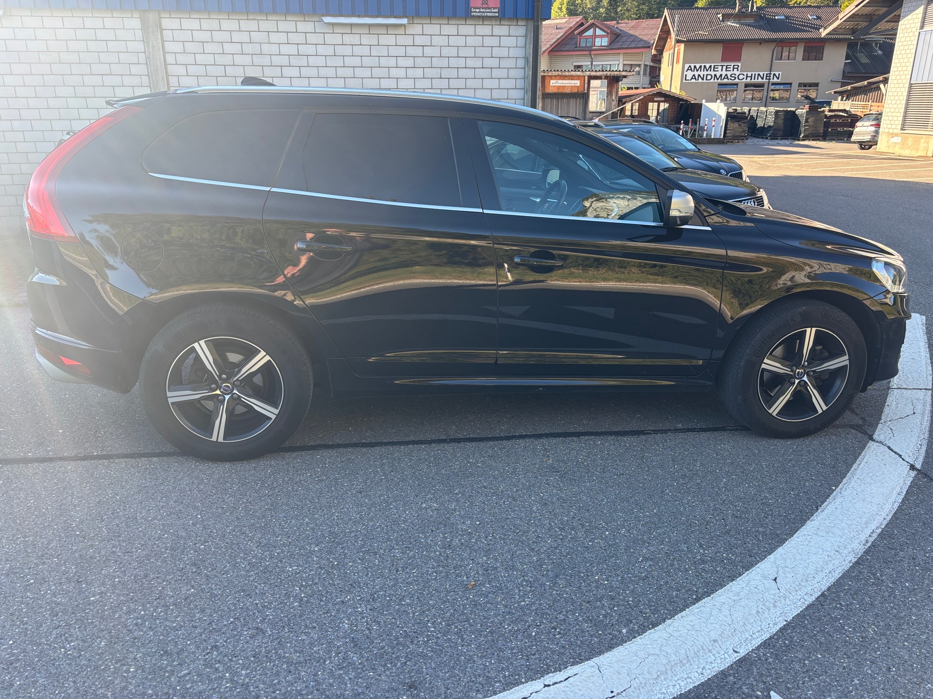 VOLVO XC60 T6 AWD Momentum R-Design Geartronic-image-5