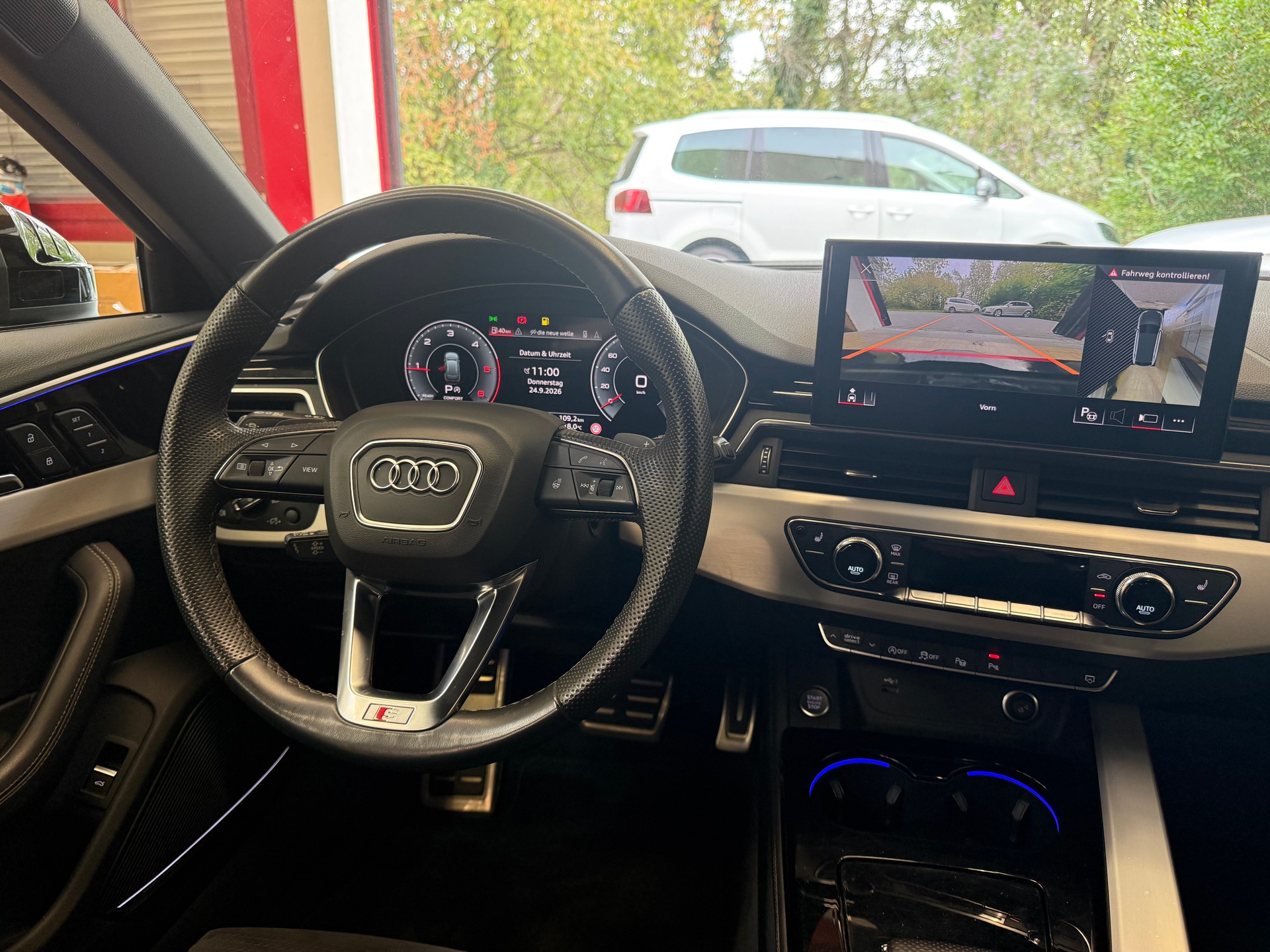 AUDI A4 Avant 2.0 40 TDI S Line quattro S-Tronic-image-9