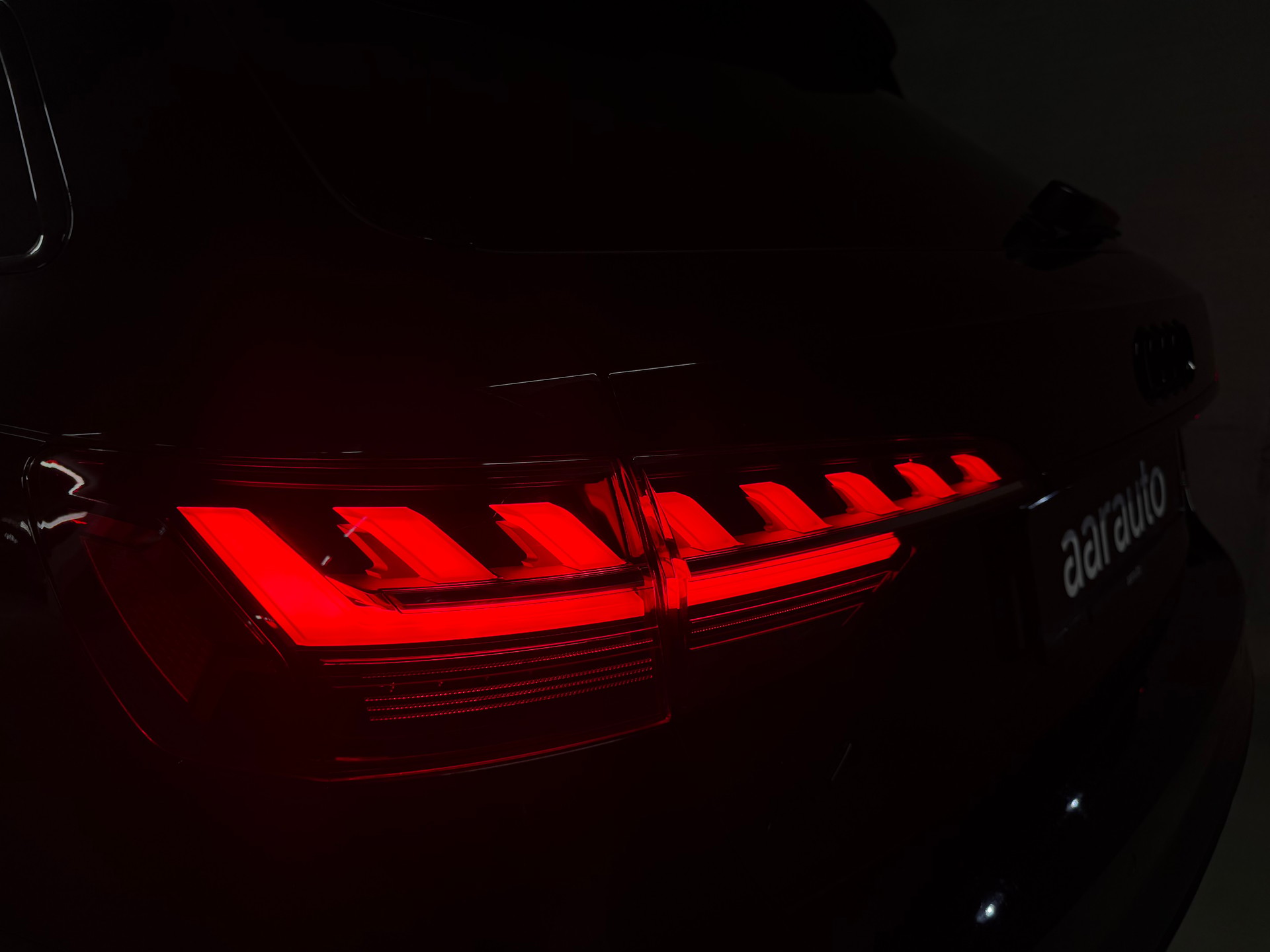 AUDI A4 Avant 2.0 40 TDI S Line quattro S-Tronic-image-7
