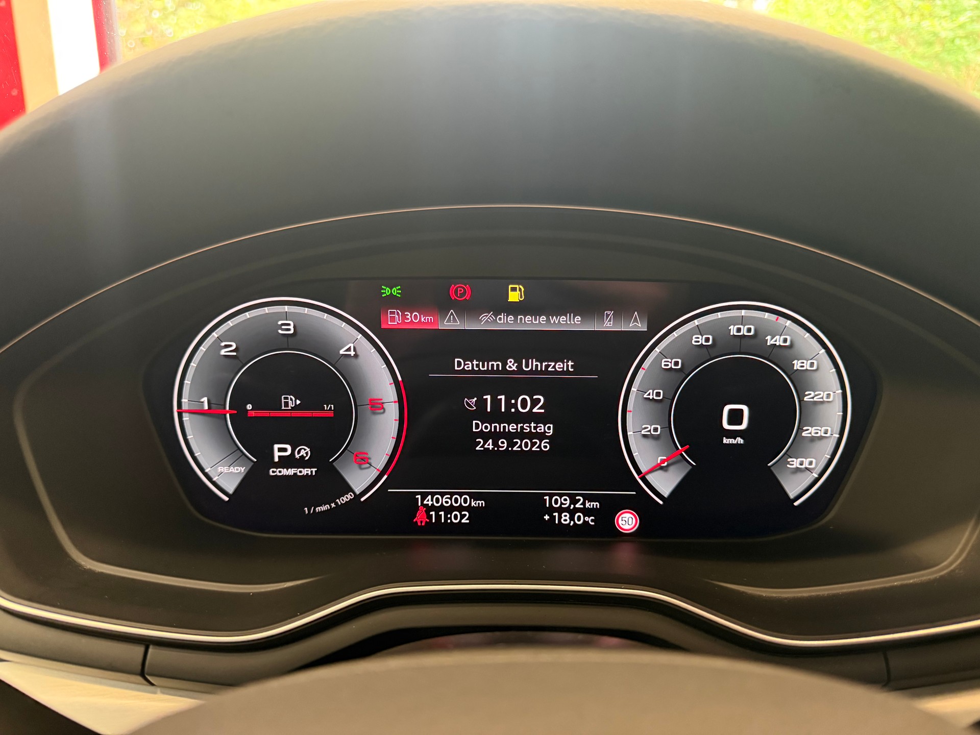 AUDI A4 Avant 2.0 40 TDI S Line quattro S-Tronic-image-29