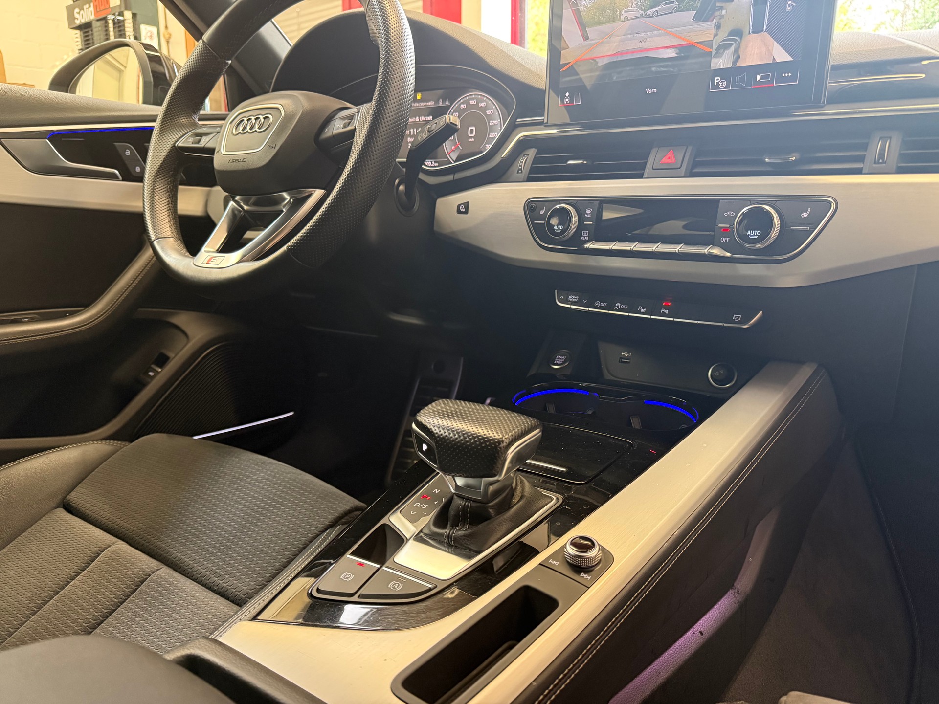 AUDI A4 Avant 2.0 40 TDI S Line quattro S-Tronic-image-10
