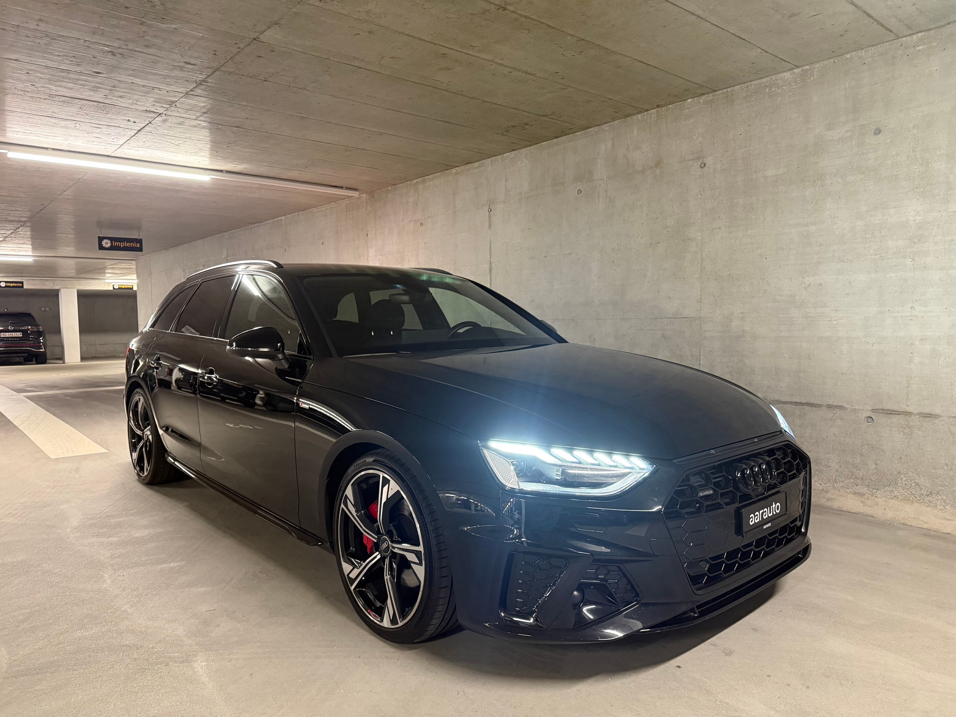AUDI A4 Avant 2.0 40 TDI S Line quattro S-Tronic-image-5