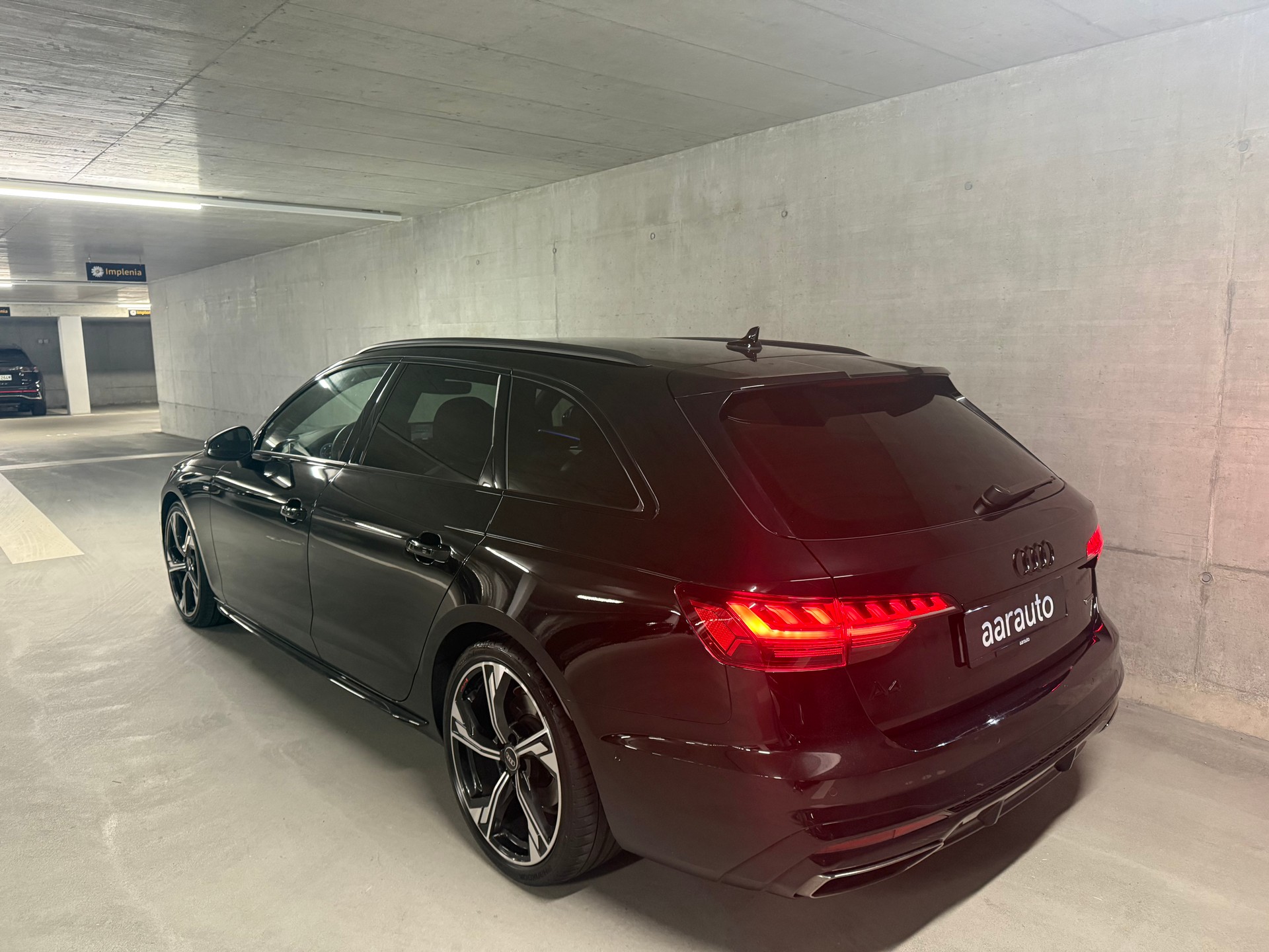 AUDI A4 Avant 2.0 40 TDI S Line quattro S-Tronic-image-1
