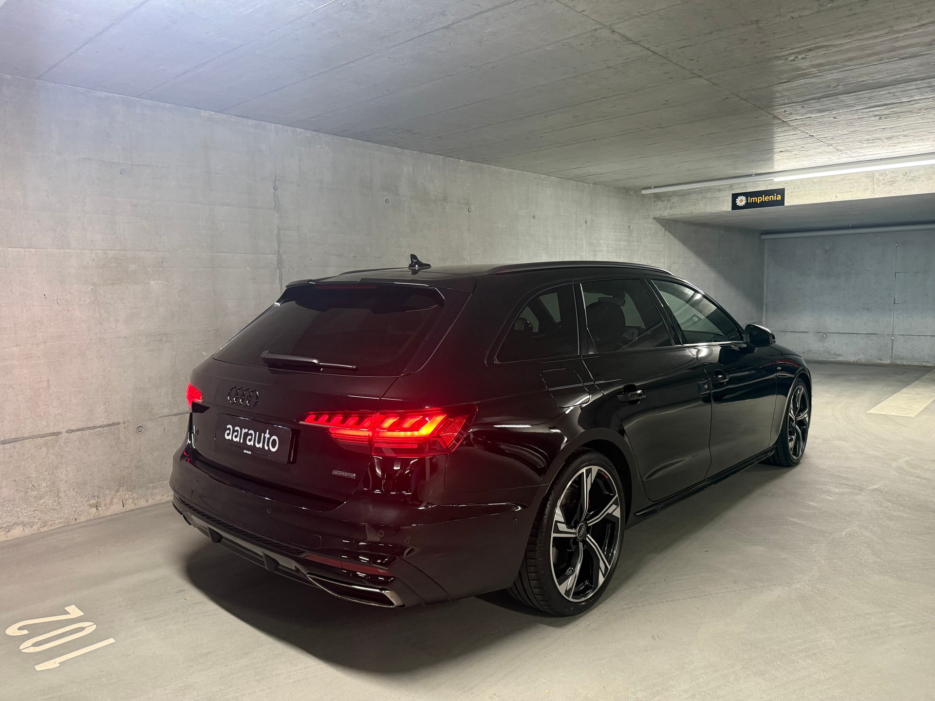 AUDI A4 Avant 2.0 40 TDI S Line quattro S-Tronic-image-4