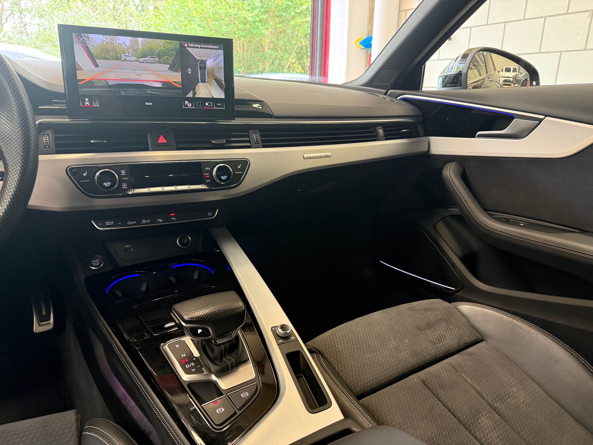AUDI A4 Avant 2.0 40 TDI S Line quattro S-Tronic-image-11
