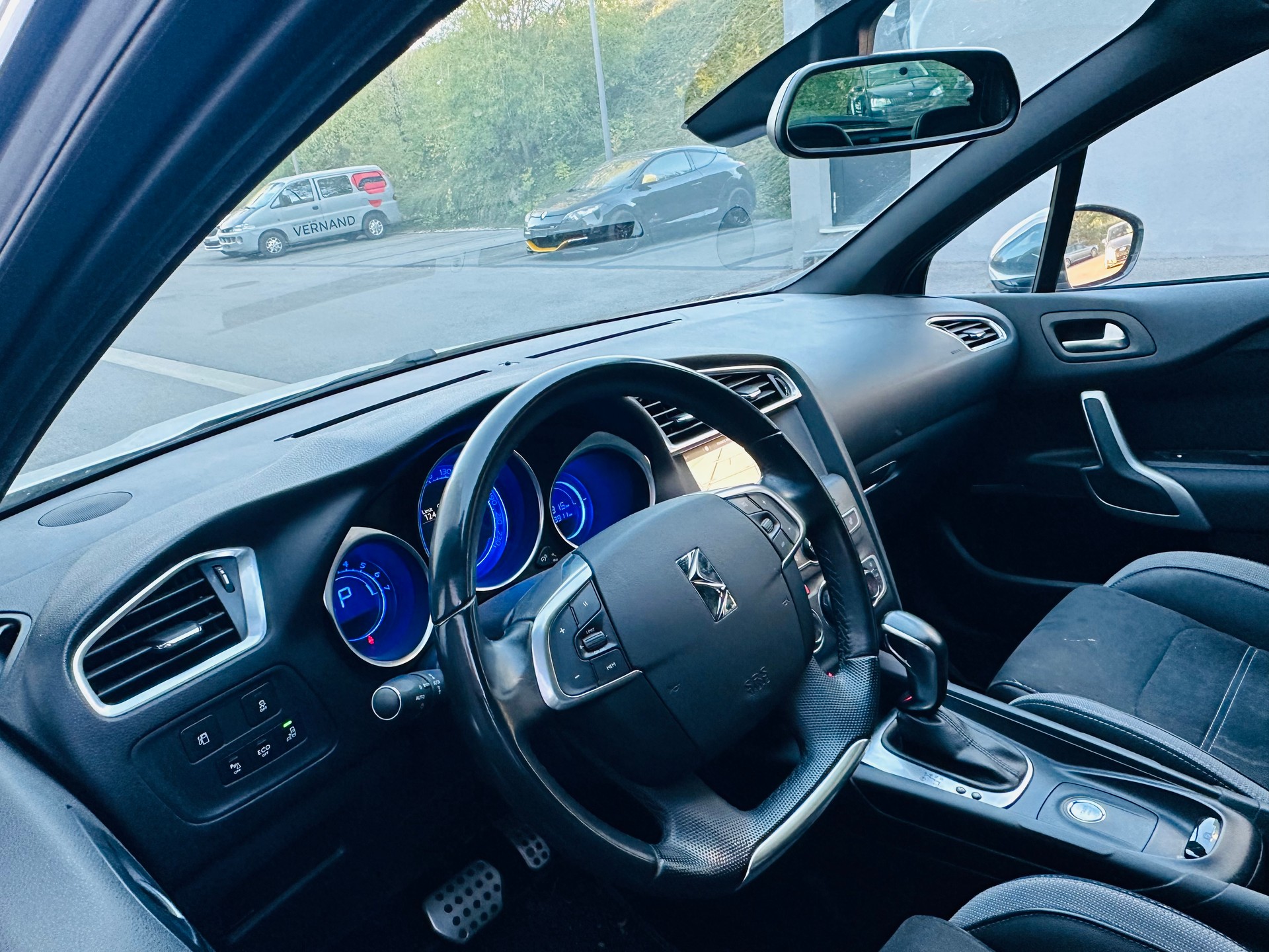 DS AUTOMOBILES DS 4 Crossback 1.6 THP Sport Chic Automatic-image-10