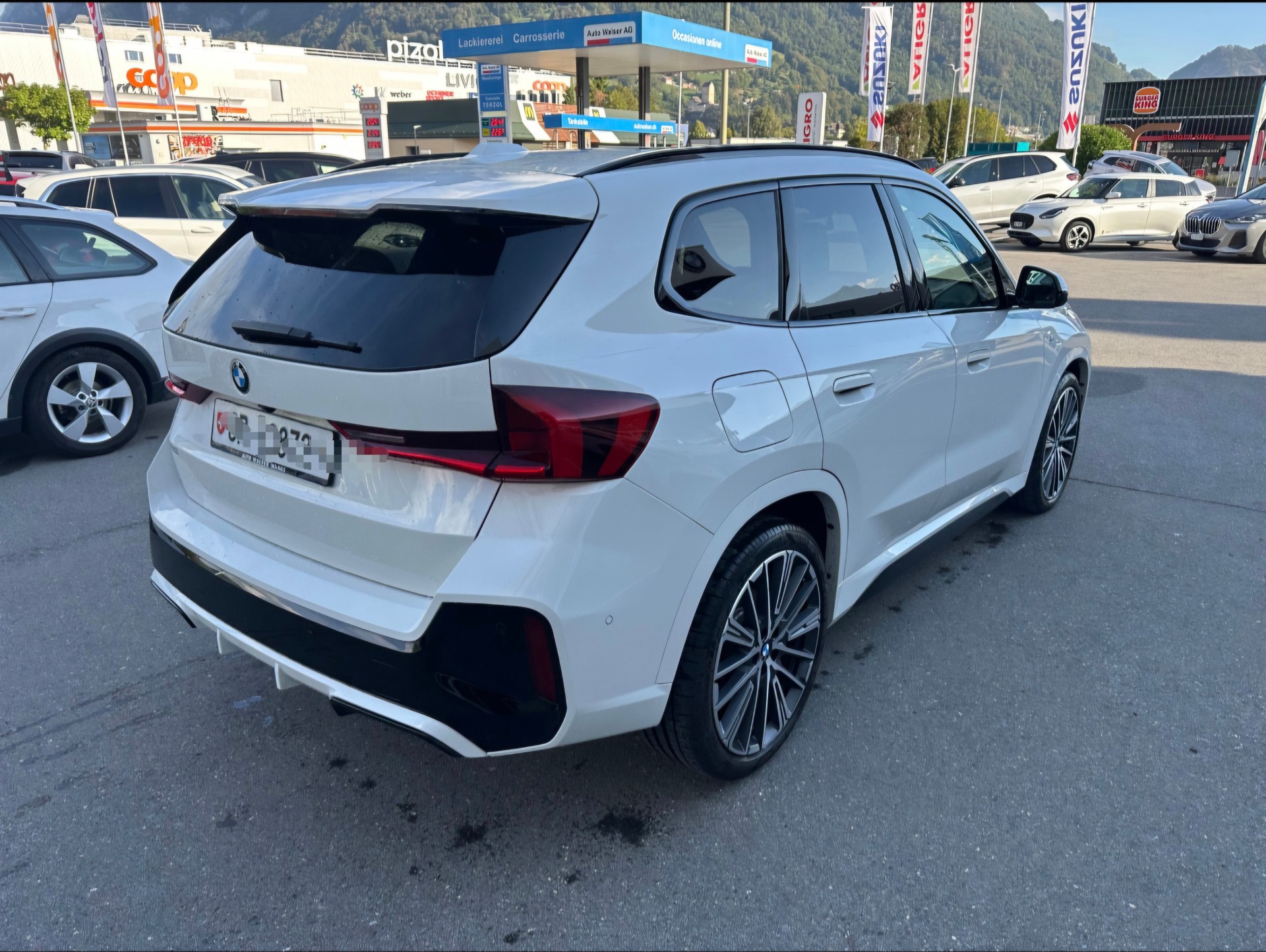 BMW 23i xDrive-image-2