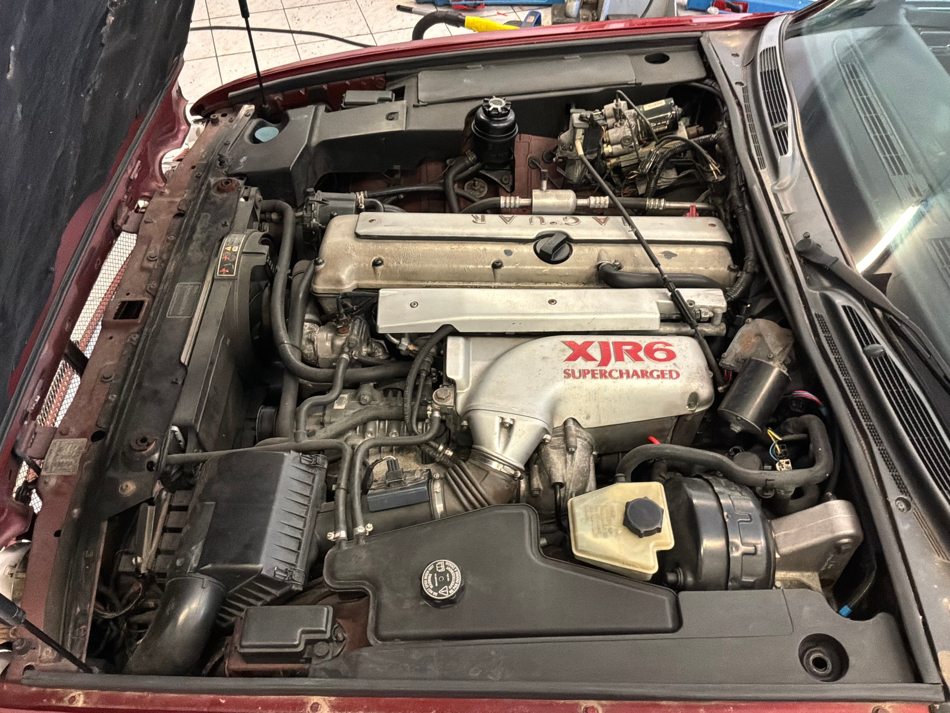 JAGUAR XJR 4.0 Supercharged-image-14