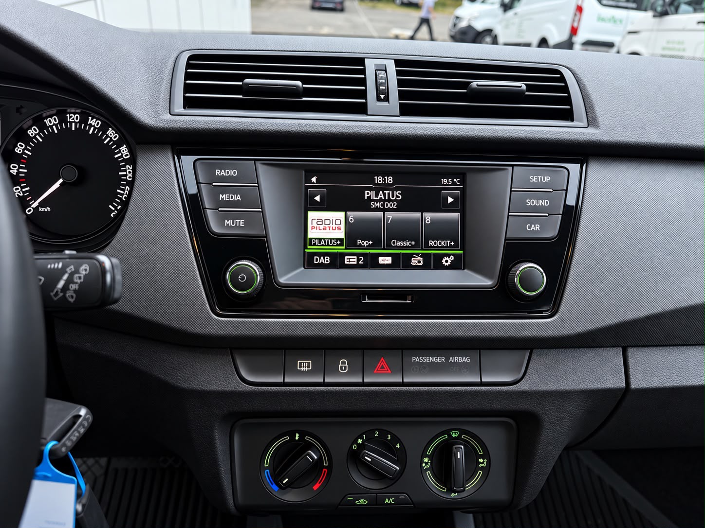 SKODA Fabia 1.2 TSI Ambition-image-6