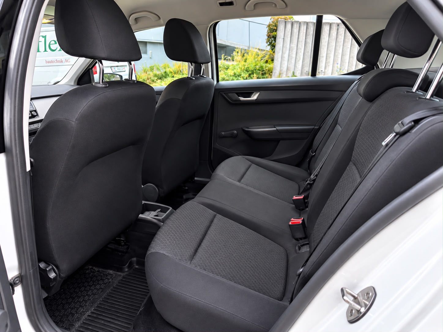 SKODA Fabia 1.2 TSI Ambition-image-11