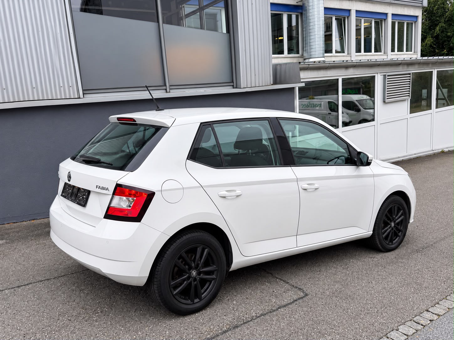 SKODA Fabia 1.2 TSI Ambition-image-1