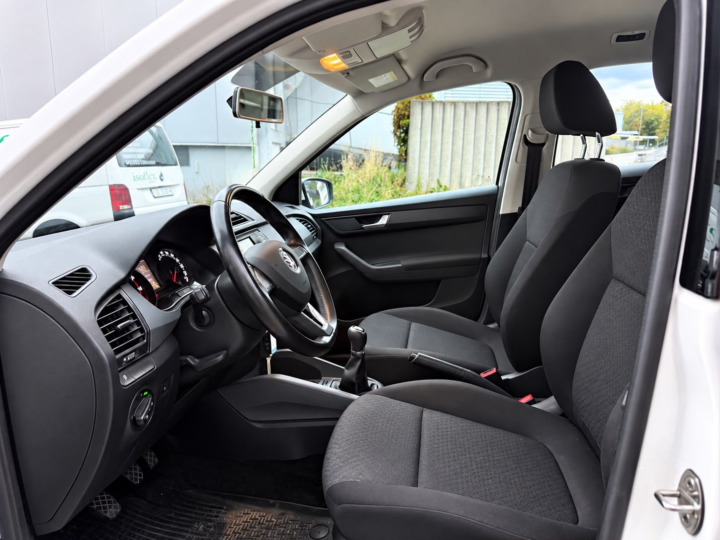 SKODA Fabia 1.2 TSI Ambition-image-9