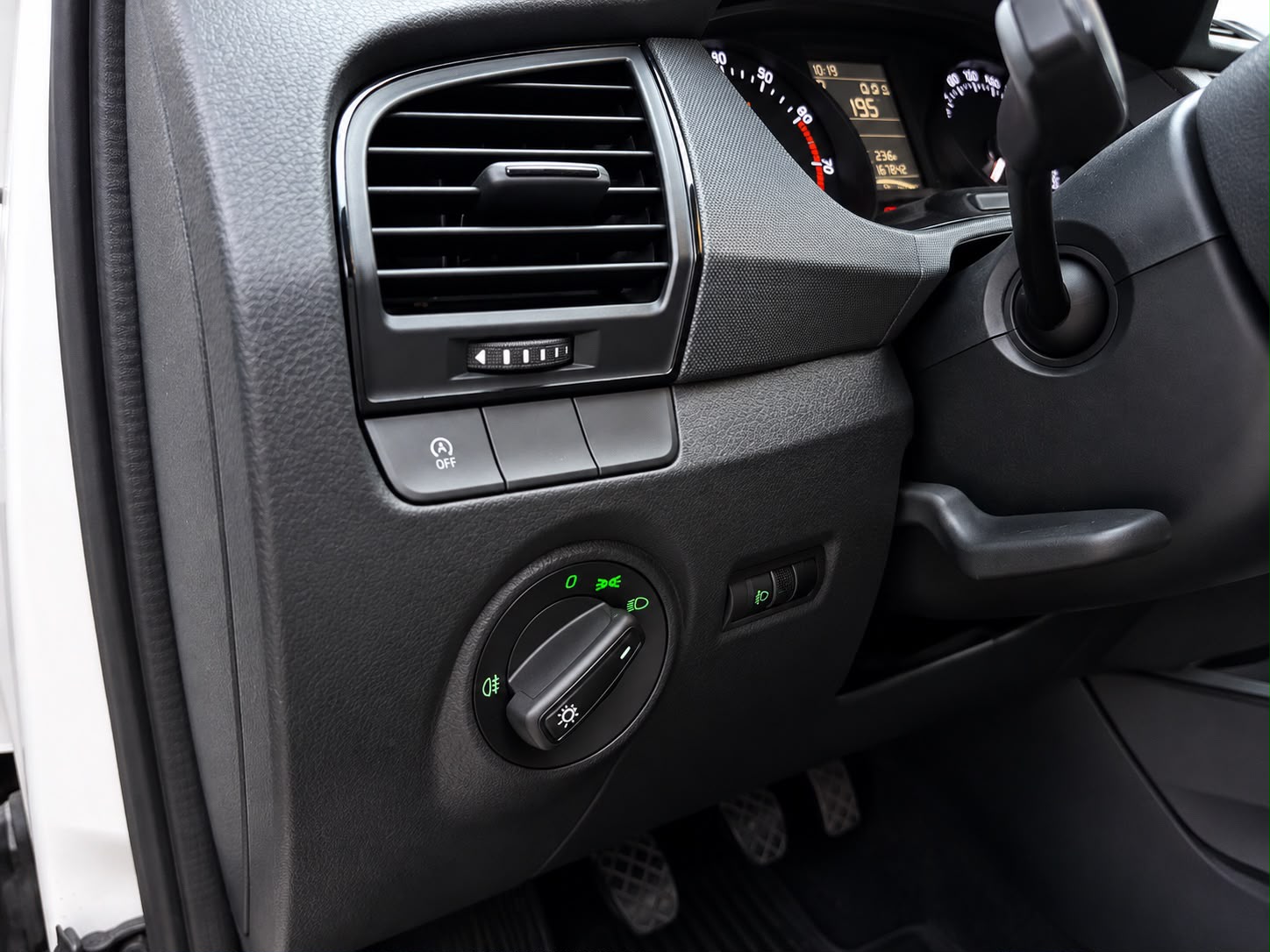 SKODA Fabia 1.2 TSI Ambition-image-7