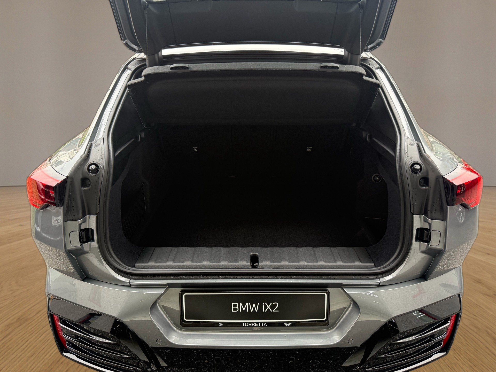 BMW iX2 eDrive 20 M Sport-image-17