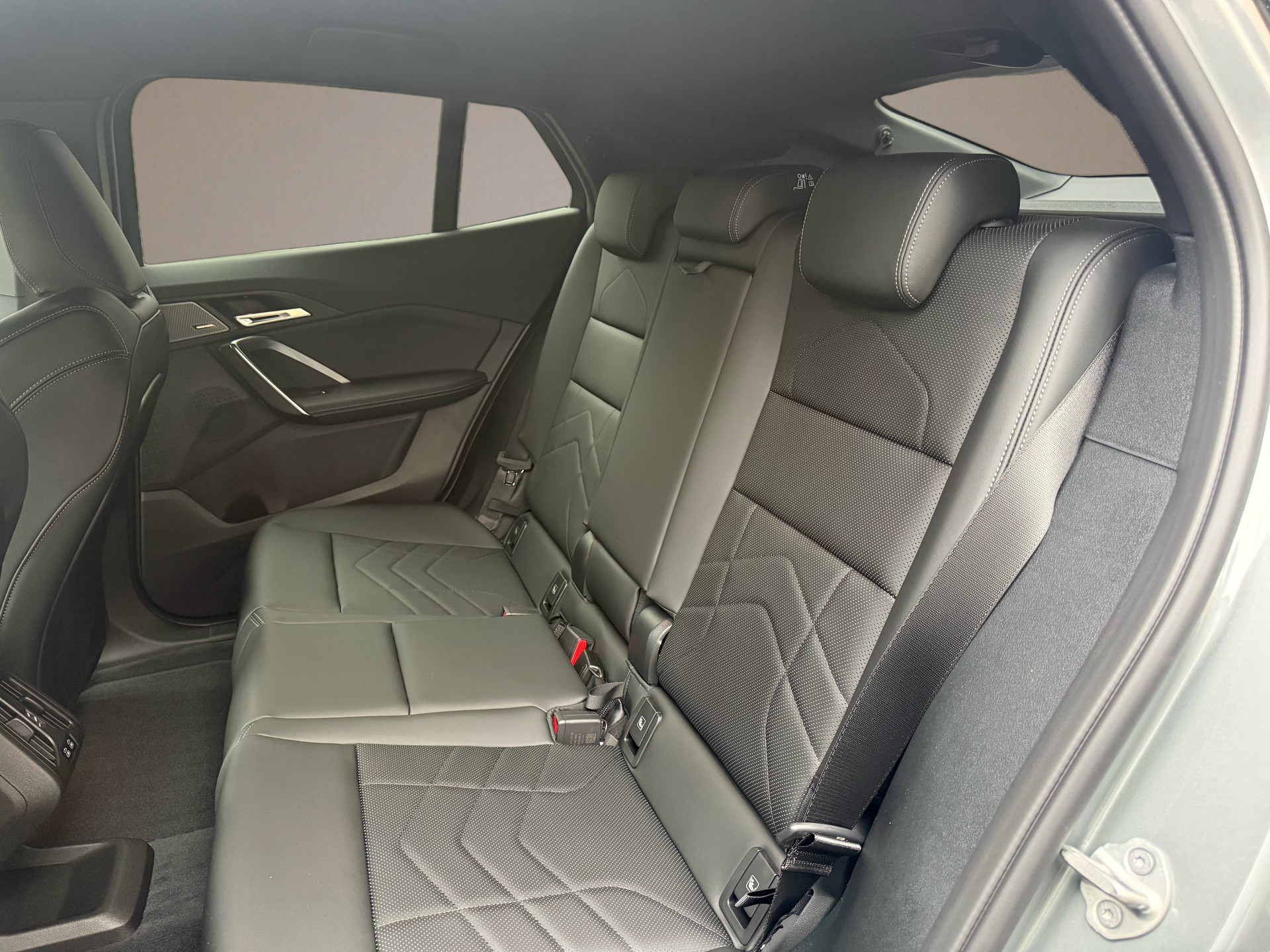 BMW iX2 eDrive 20 M Sport-image-15