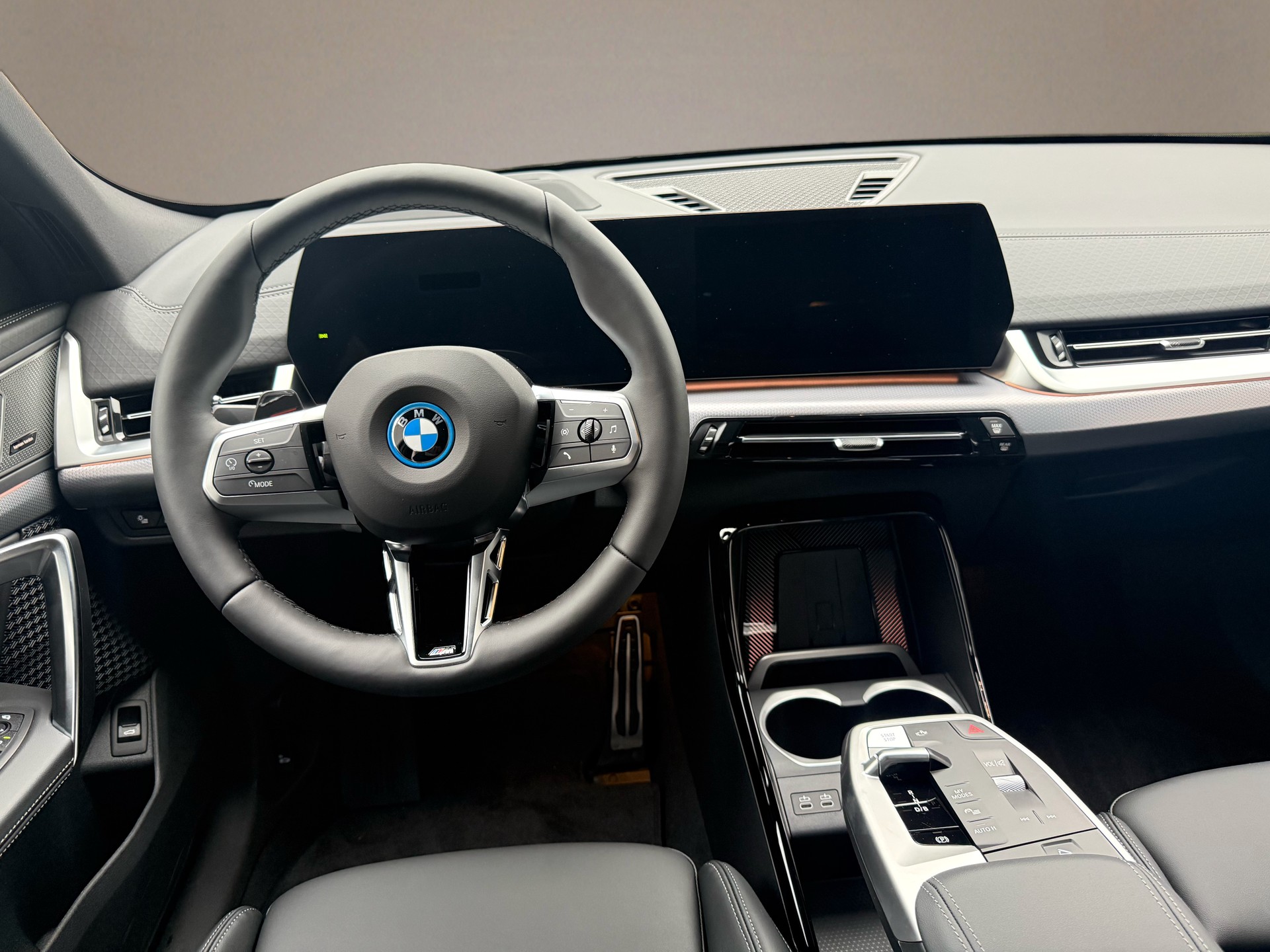 BMW iX2 eDrive 20 M Sport-image-13