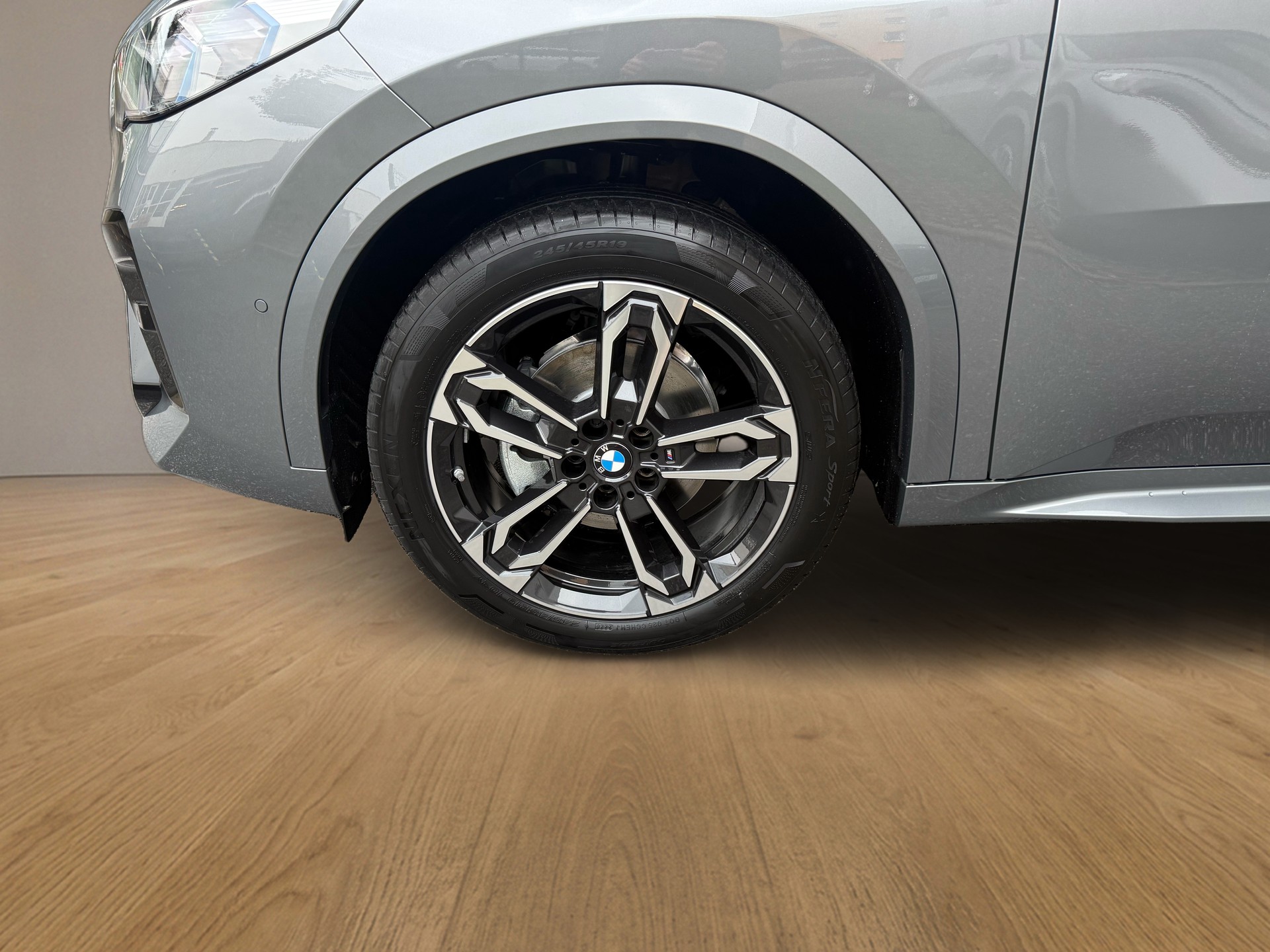 BMW iX2 eDrive 20 M Sport-image-8