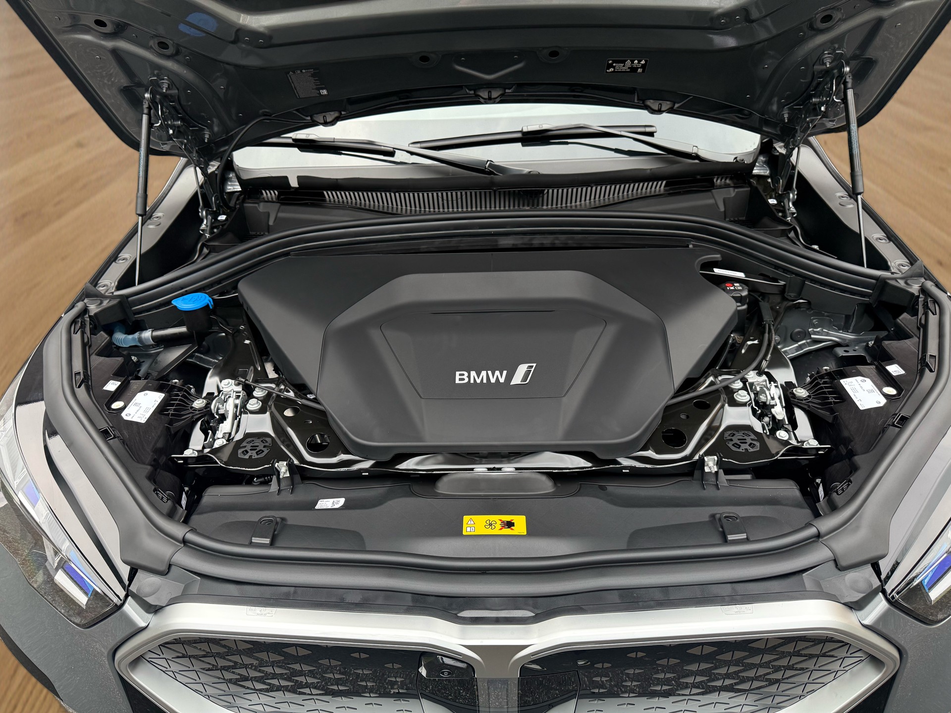 BMW iX2 eDrive 20 M Sport-image-18