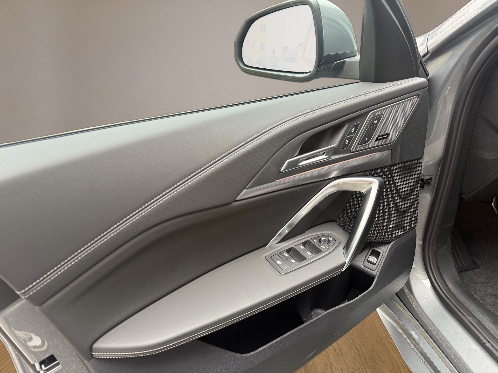 BMW iX2 eDrive 20 M Sport-image-16