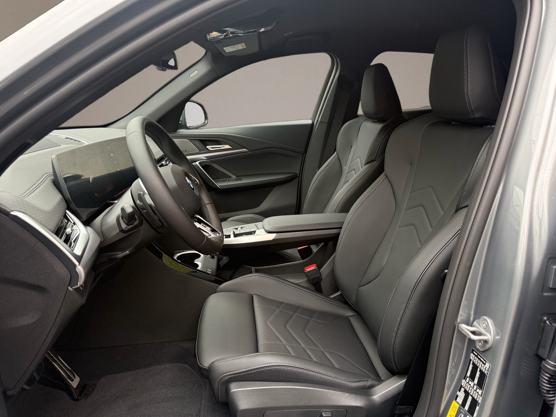 BMW iX2 eDrive 20 M Sport-image-14