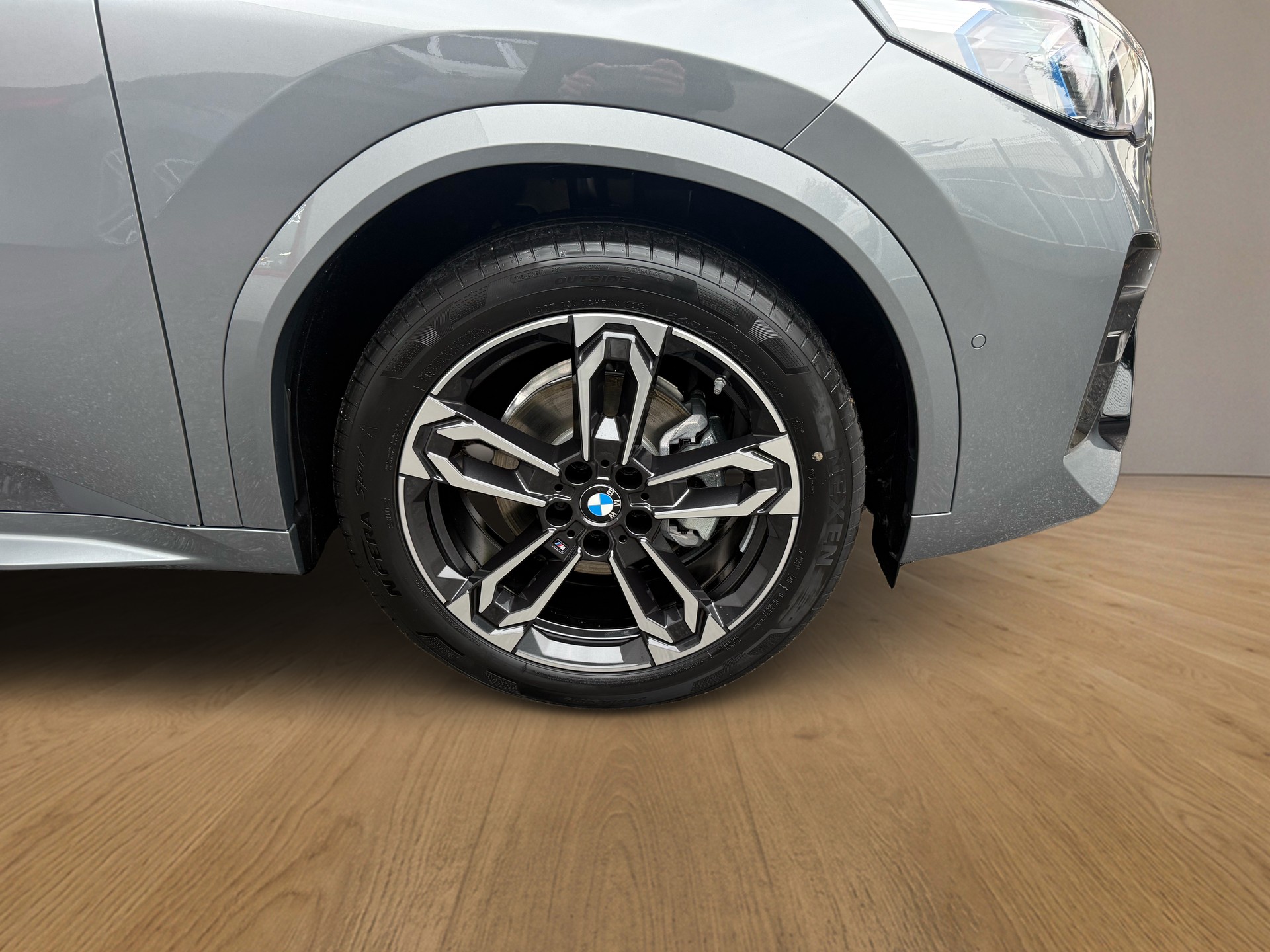 BMW iX2 eDrive 20 M Sport-image-9