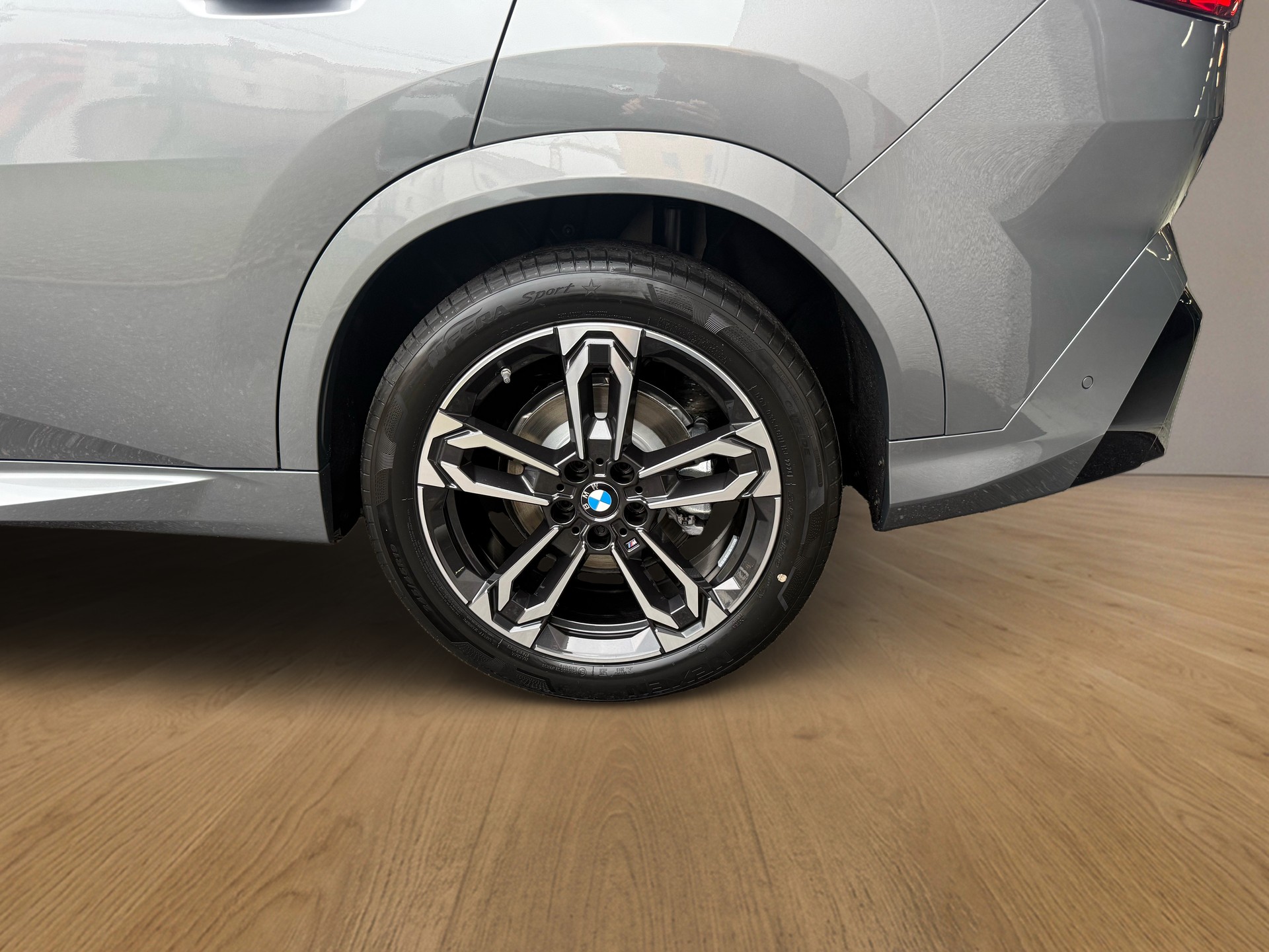 BMW iX2 eDrive 20 M Sport-image-11