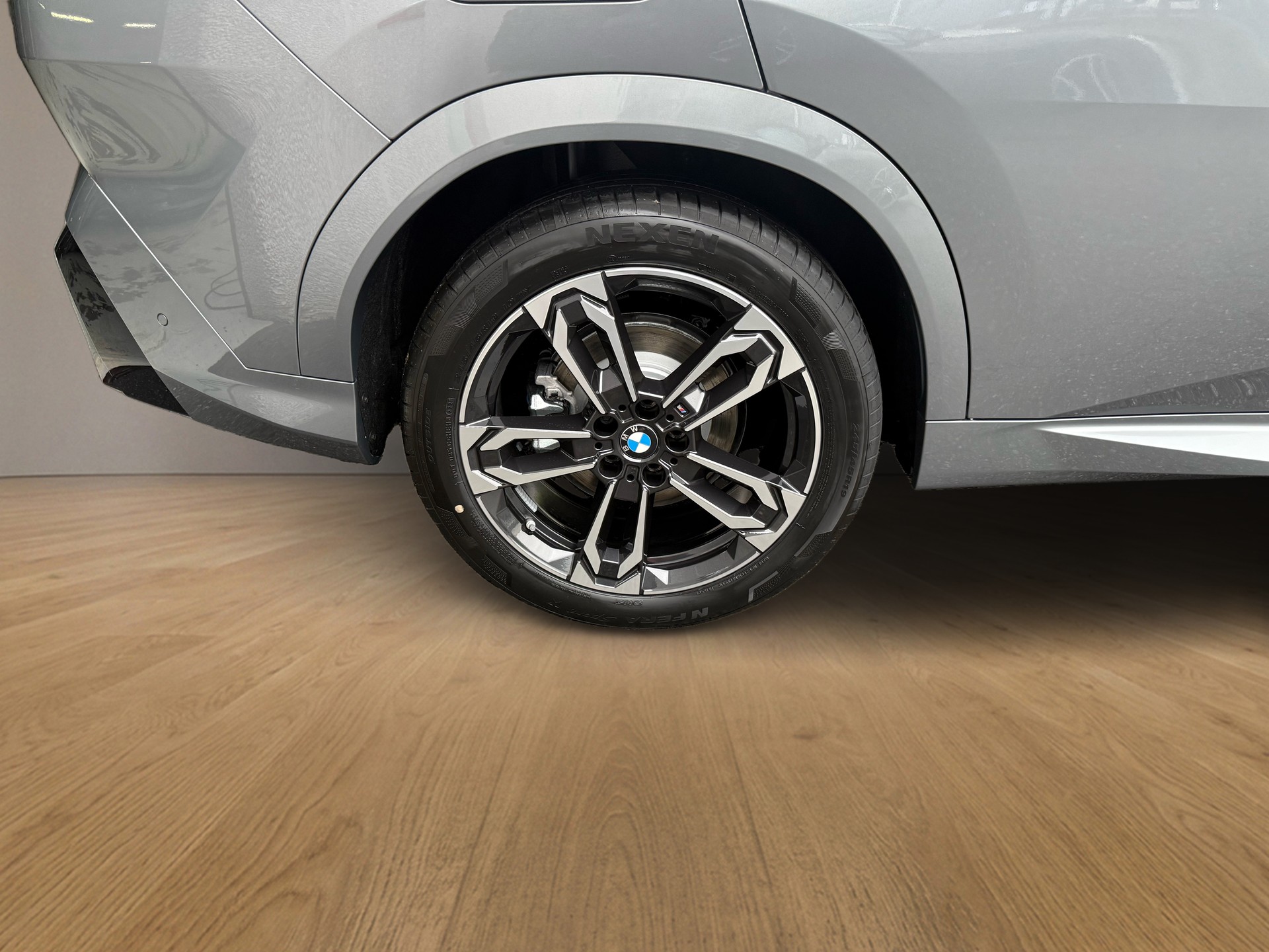 BMW iX2 eDrive 20 M Sport-image-10