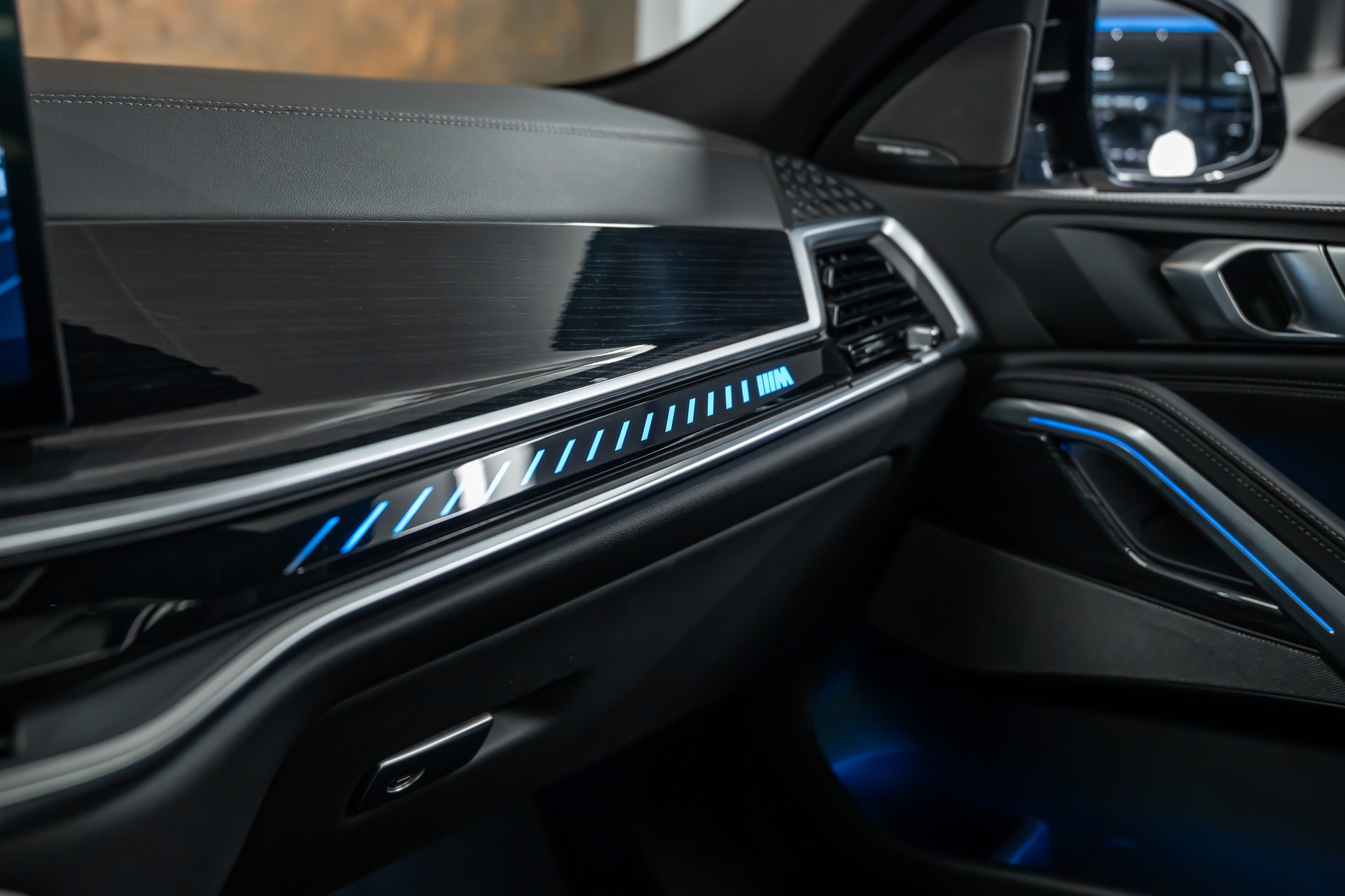 BMW X6 xDrive 48V M60i M Sport Pro Steptronic *Sky-Lounge*Fahrassistenz*Ambient Air*-image-25