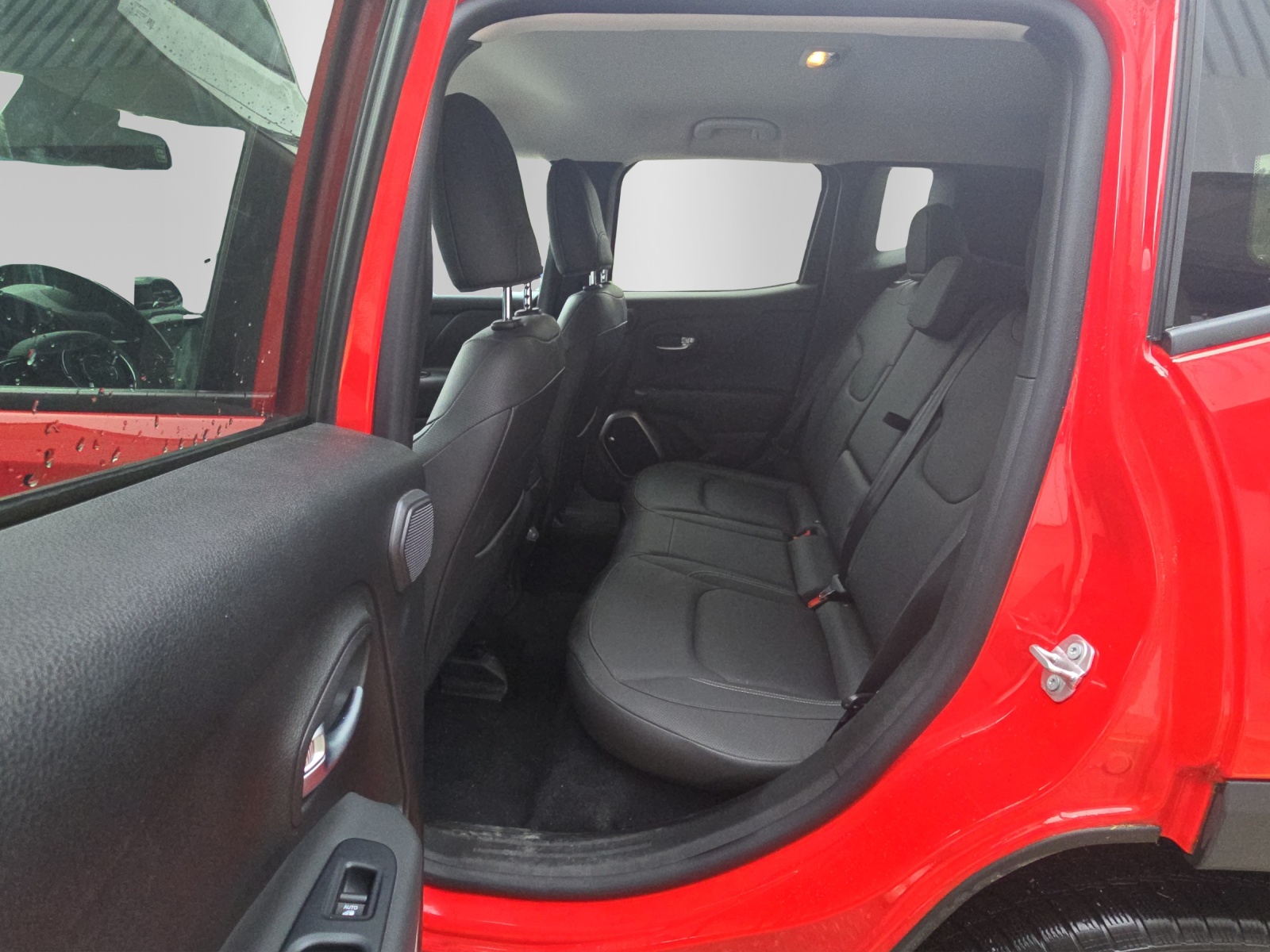 JEEP Renegade 1.3 Turbo Limited AWD-image-9