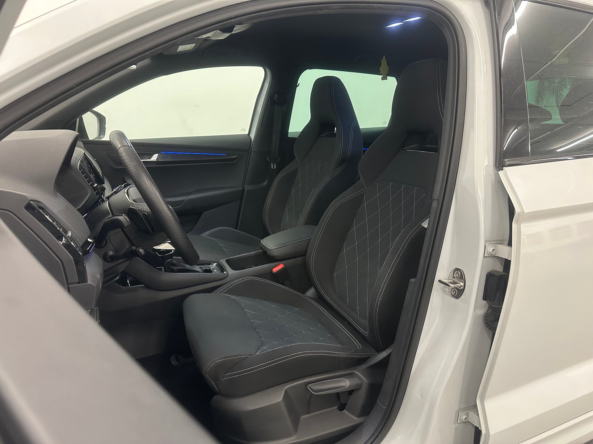 SKODA Karoq 2.0 TSI SportLine 4x4 DSG-image-11