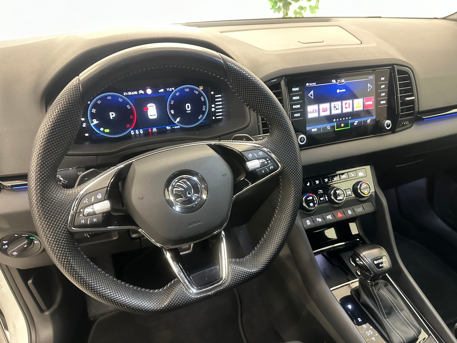 SKODA Karoq 2.0 TSI SportLine 4x4 DSG-image-9