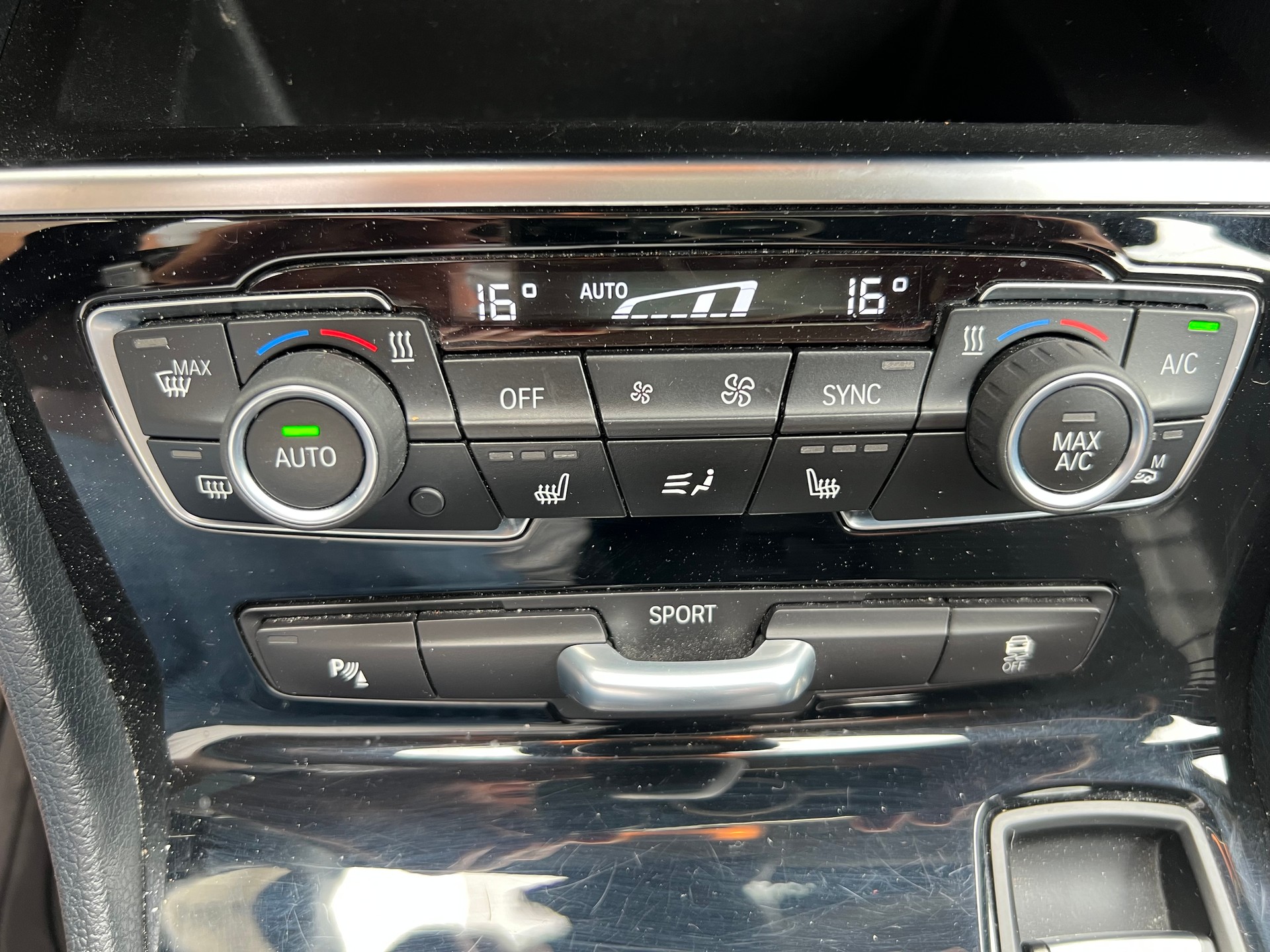 BMW 218d xDrive Gran Tourer Steptronic-image-17