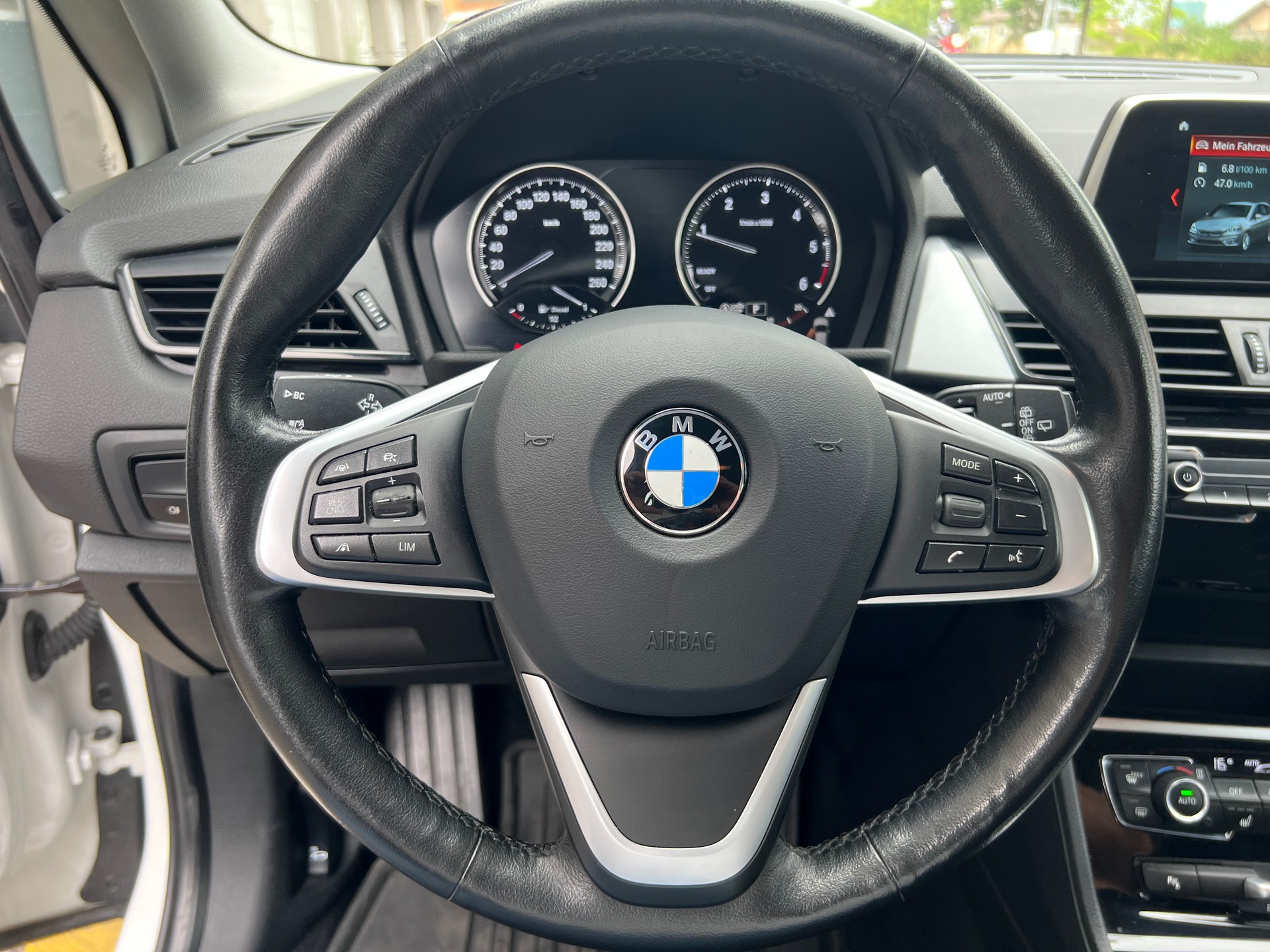 BMW 218d xDrive Gran Tourer Steptronic-image-10