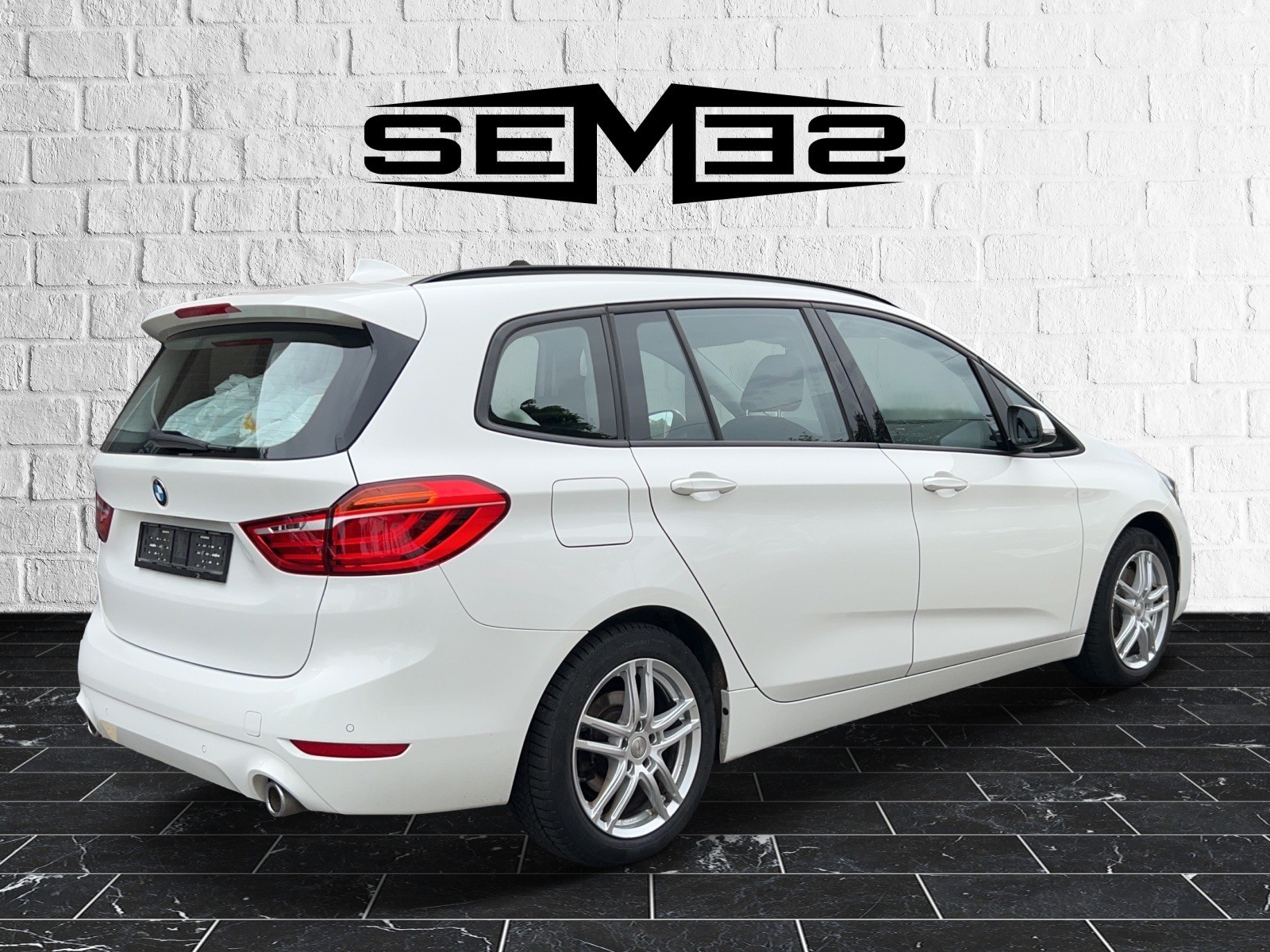 BMW 218d xDrive Gran Tourer Steptronic-image-4