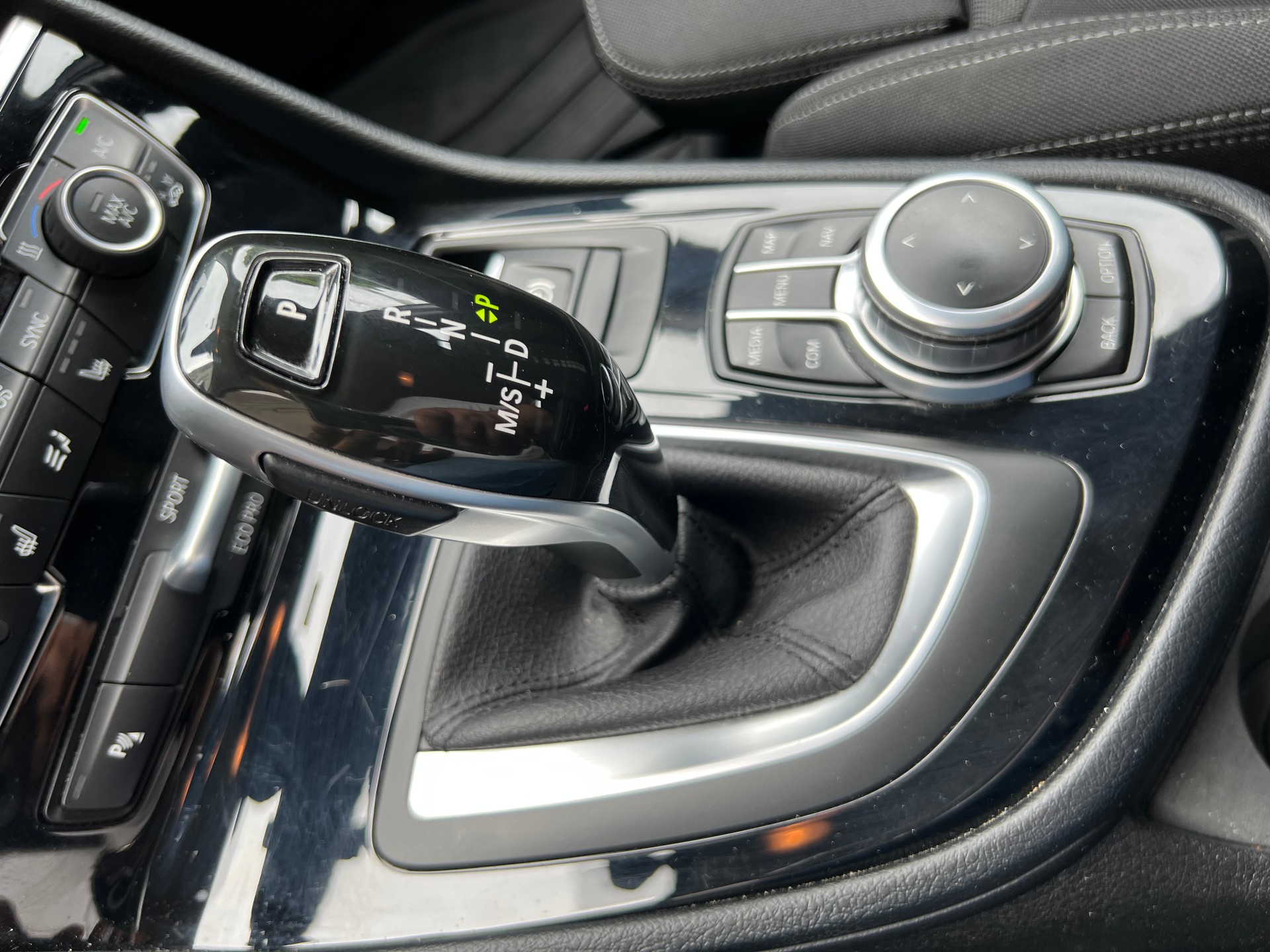 BMW 218d xDrive Gran Tourer Steptronic-image-18