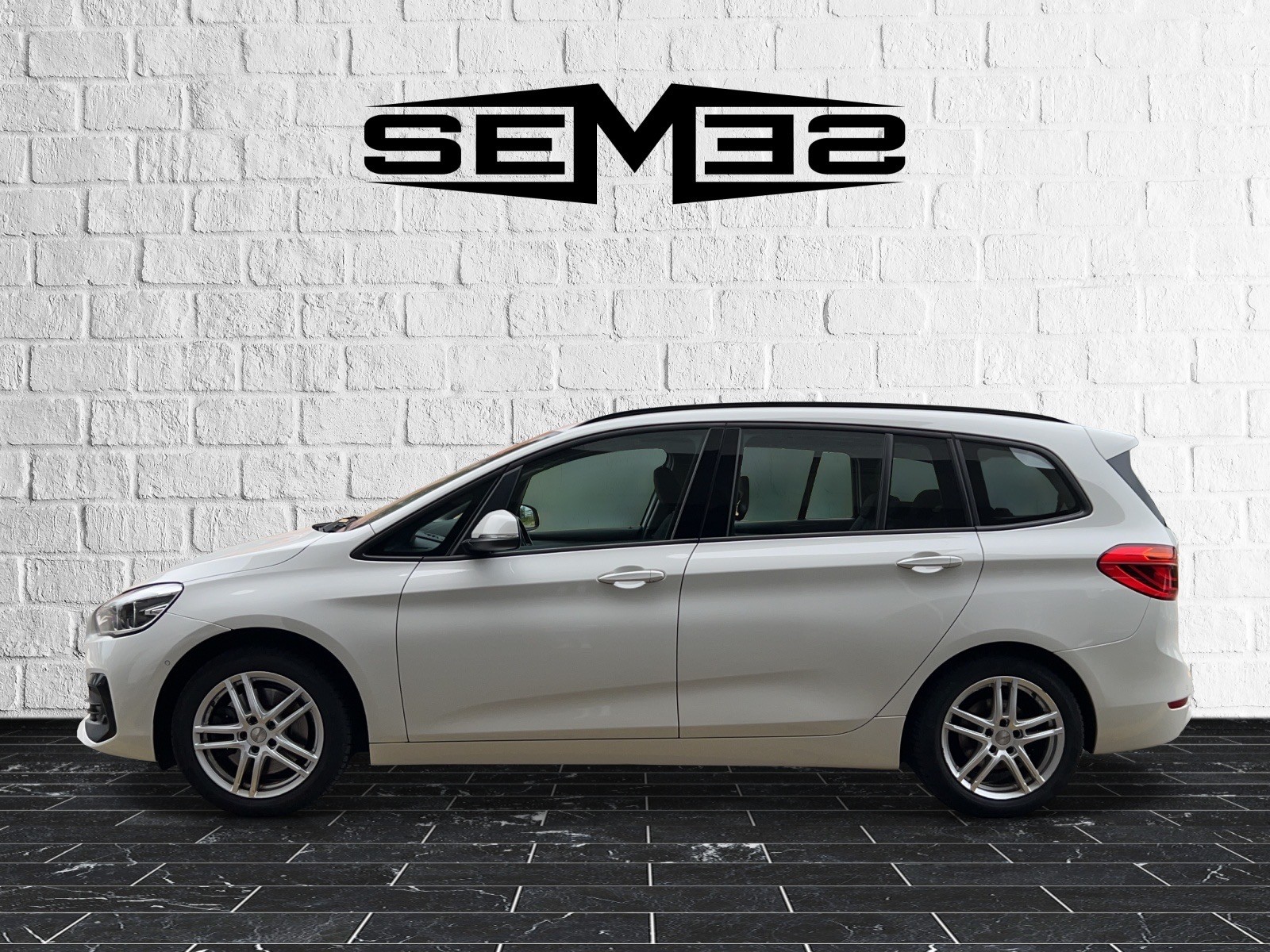 BMW 218d xDrive Gran Tourer Steptronic-image-1