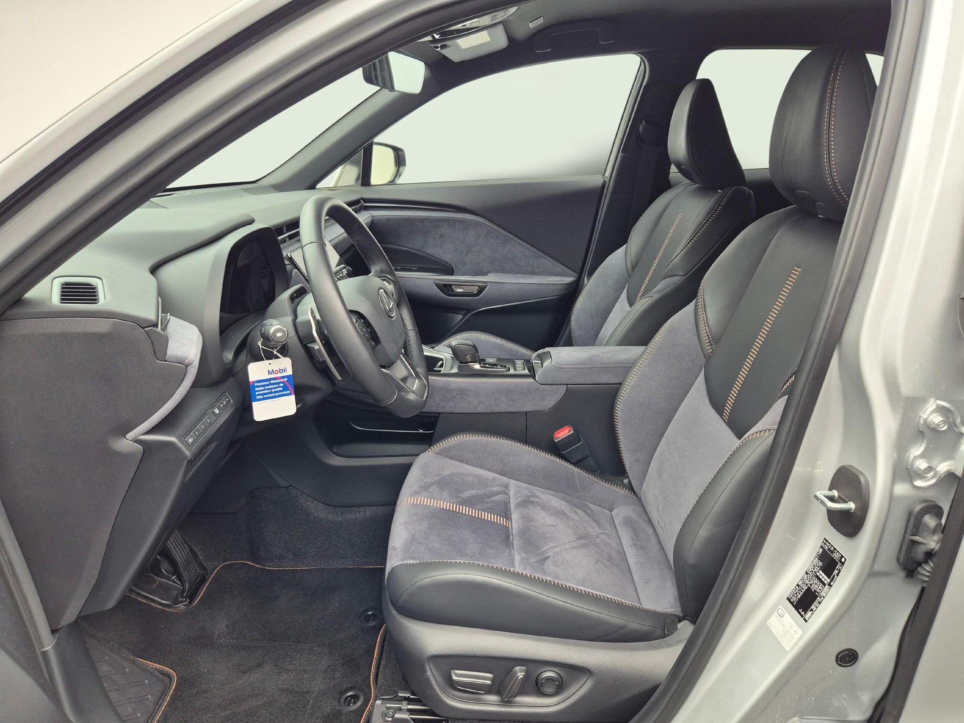 LEXUS LBX 1.5 Hybrid Cool-image-2