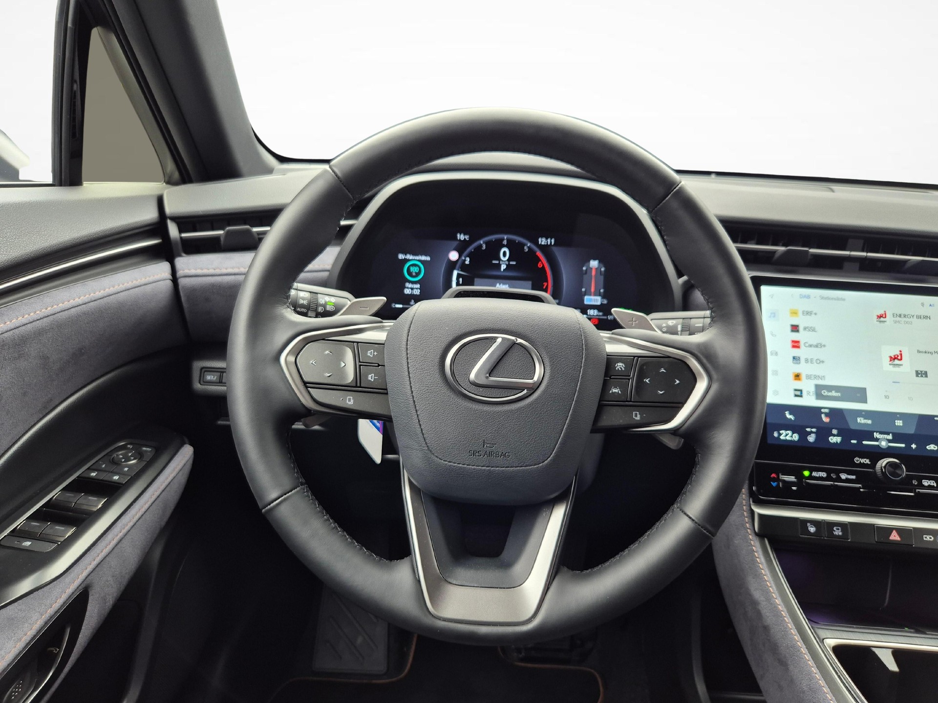 LEXUS LBX 1.5 Hybrid Cool-image-9