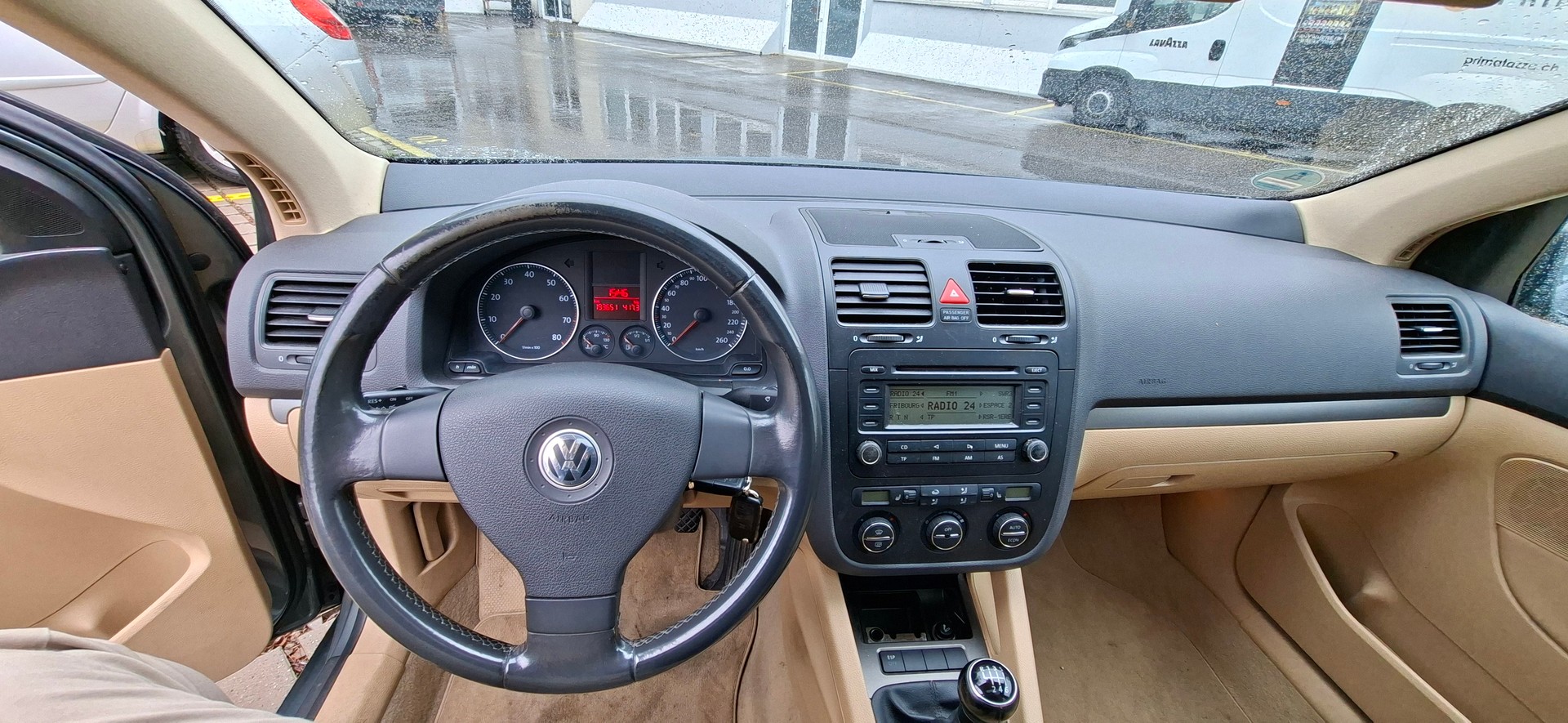 VW Golf 1.6 FSI Comfortline-image-10